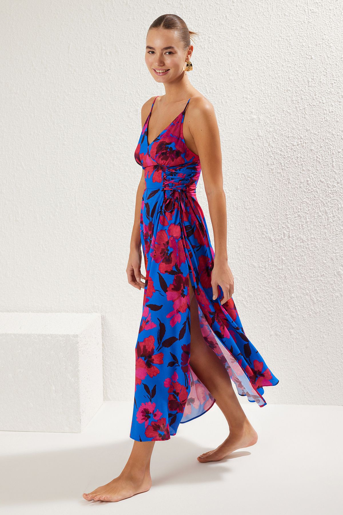 Trendyol Collection Sukienka plażowa maxi z kwiatowym wzorem i tkanym wzorem TBESS24EL00098