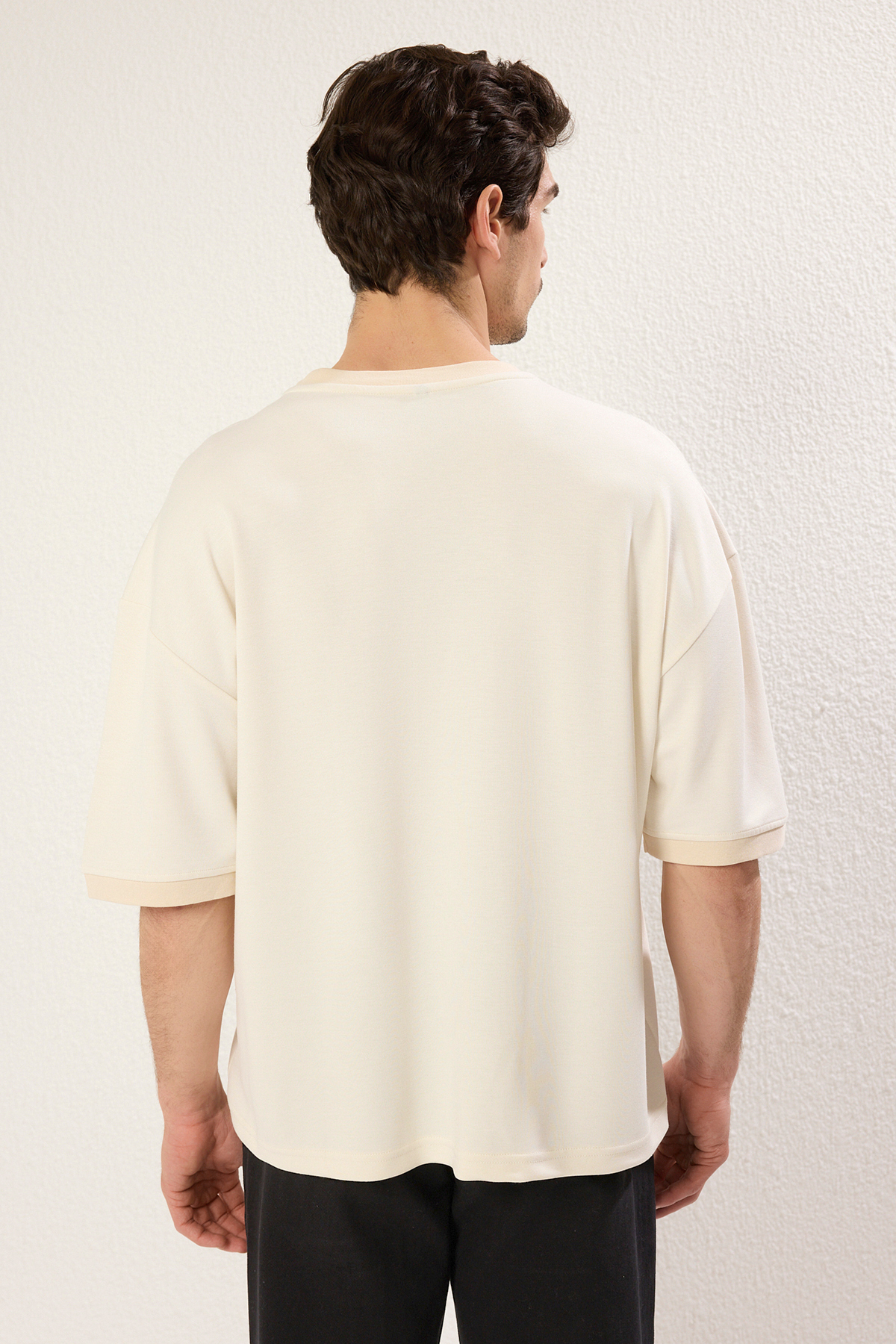 Trendyolmilla Man Ekru Boxy Fit/Kare Kesim Yumuşak Doku İnterlok