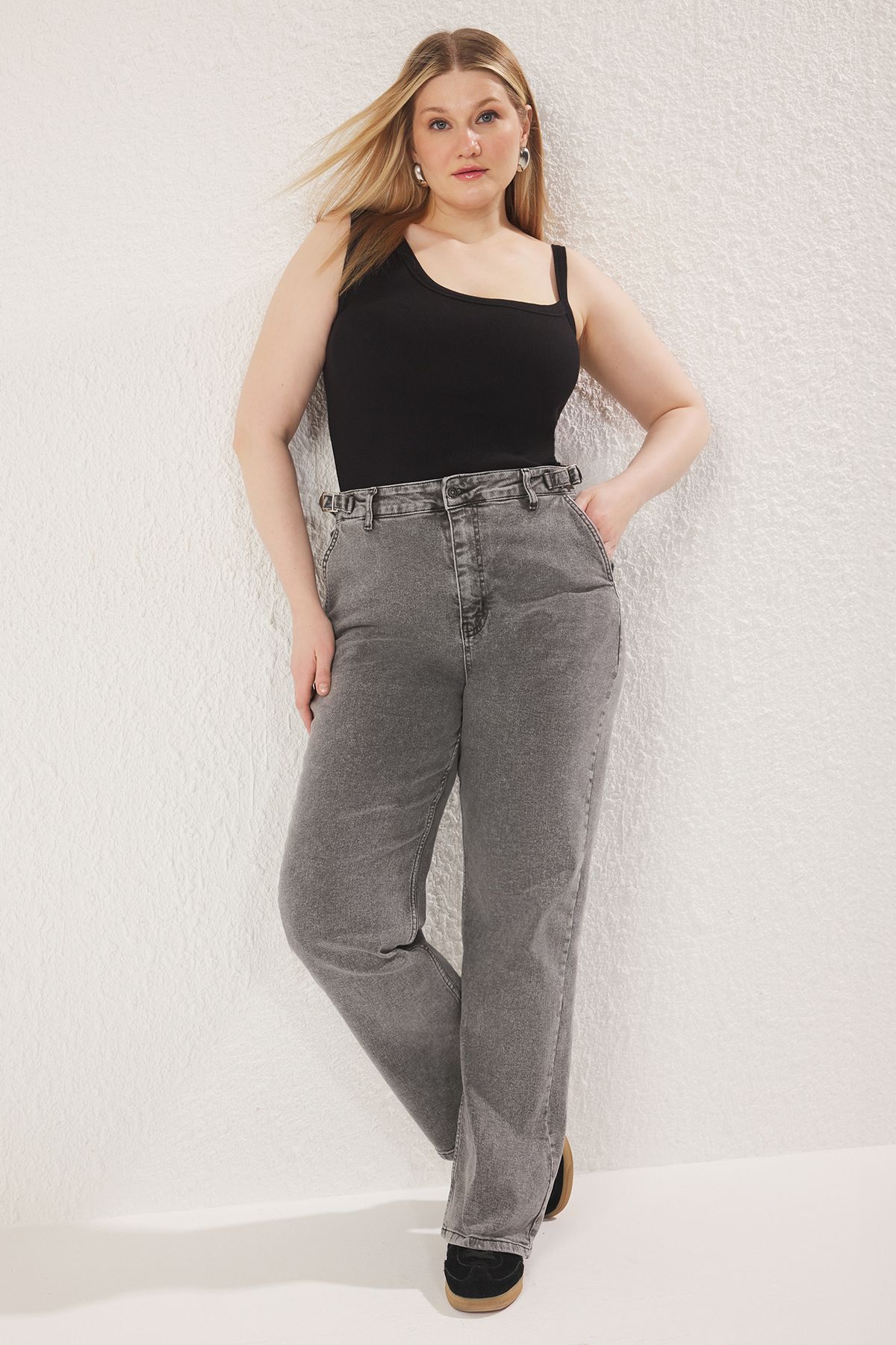 Trendyol Curve-Šedé vysoký pas nastavitelný Straight Fit Džíny velké velikosti Tbbss25Cj00010 2