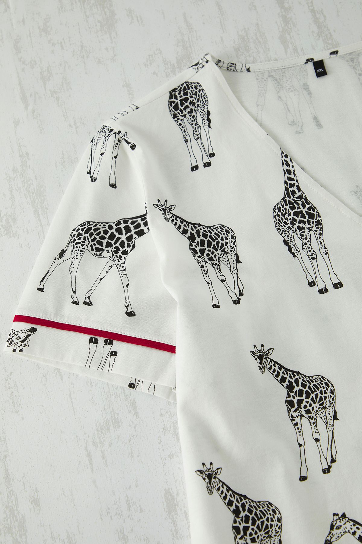 Trendyol Curve-Ecrufarbenes gestricktes Pyjama-Set mit Giraffenmuster TBBSS25AI00024 4