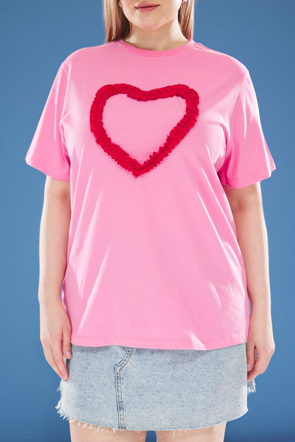 Trendyol Curve-Plus Size Pink Boyfriend Fit T-Shirt with Front Ruffles and Heart Detail Tbbss25Bf00022 3