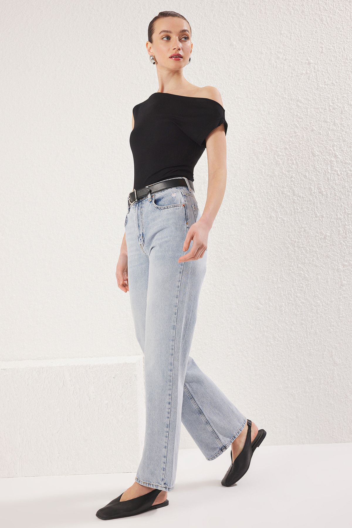 Trendyol Collection Jasnoniebieskie Jeansy Z Wysokim Stanem I Szerokimi Nogawkami Twoss25je00069 Kobieta - 38