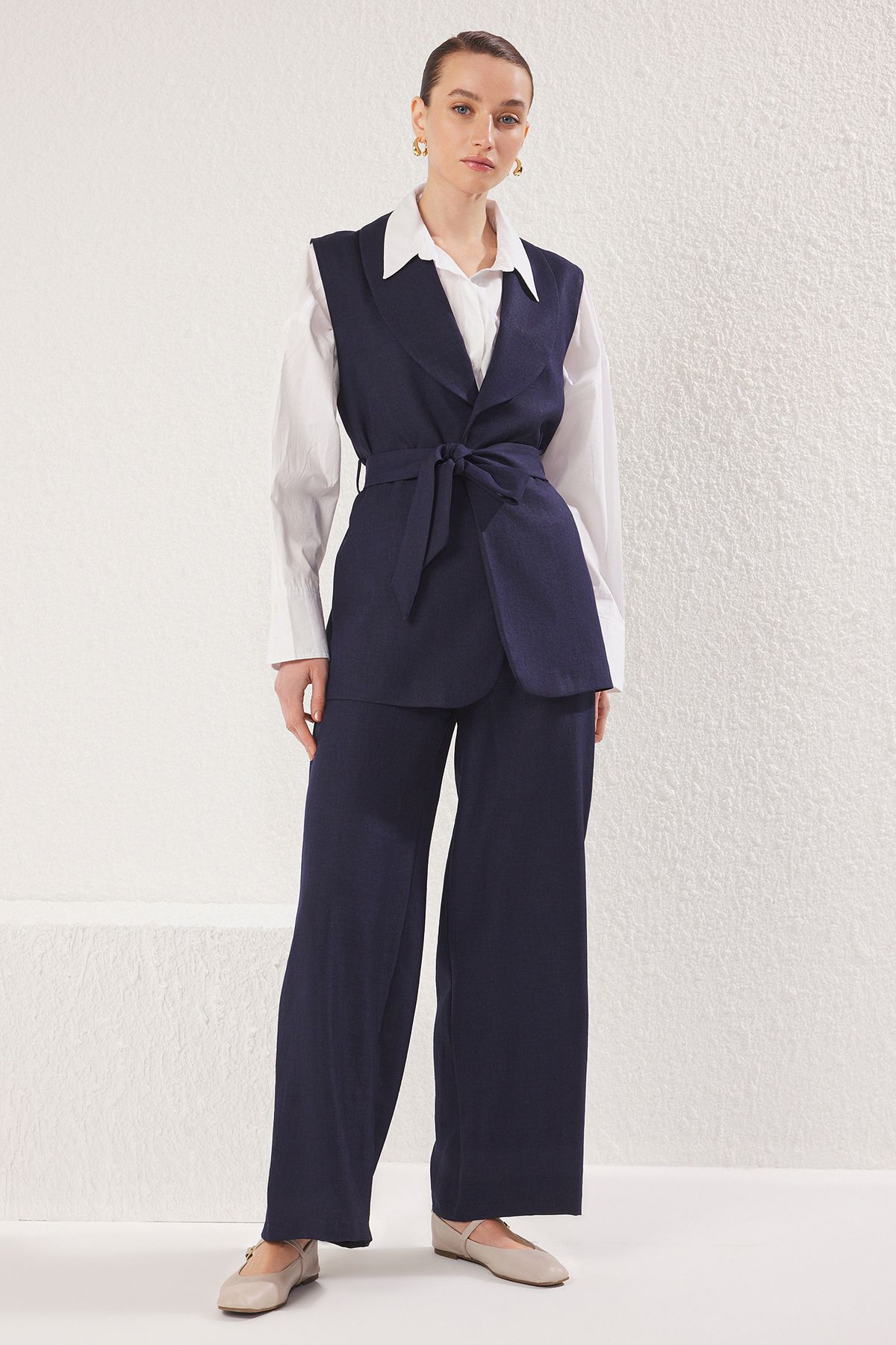 Trendyol Modest-Marineblauer, flach gewebter Hijab-Unterteil-Oberteil-Anzug in Leinenoptik TCTSS25US00021 2