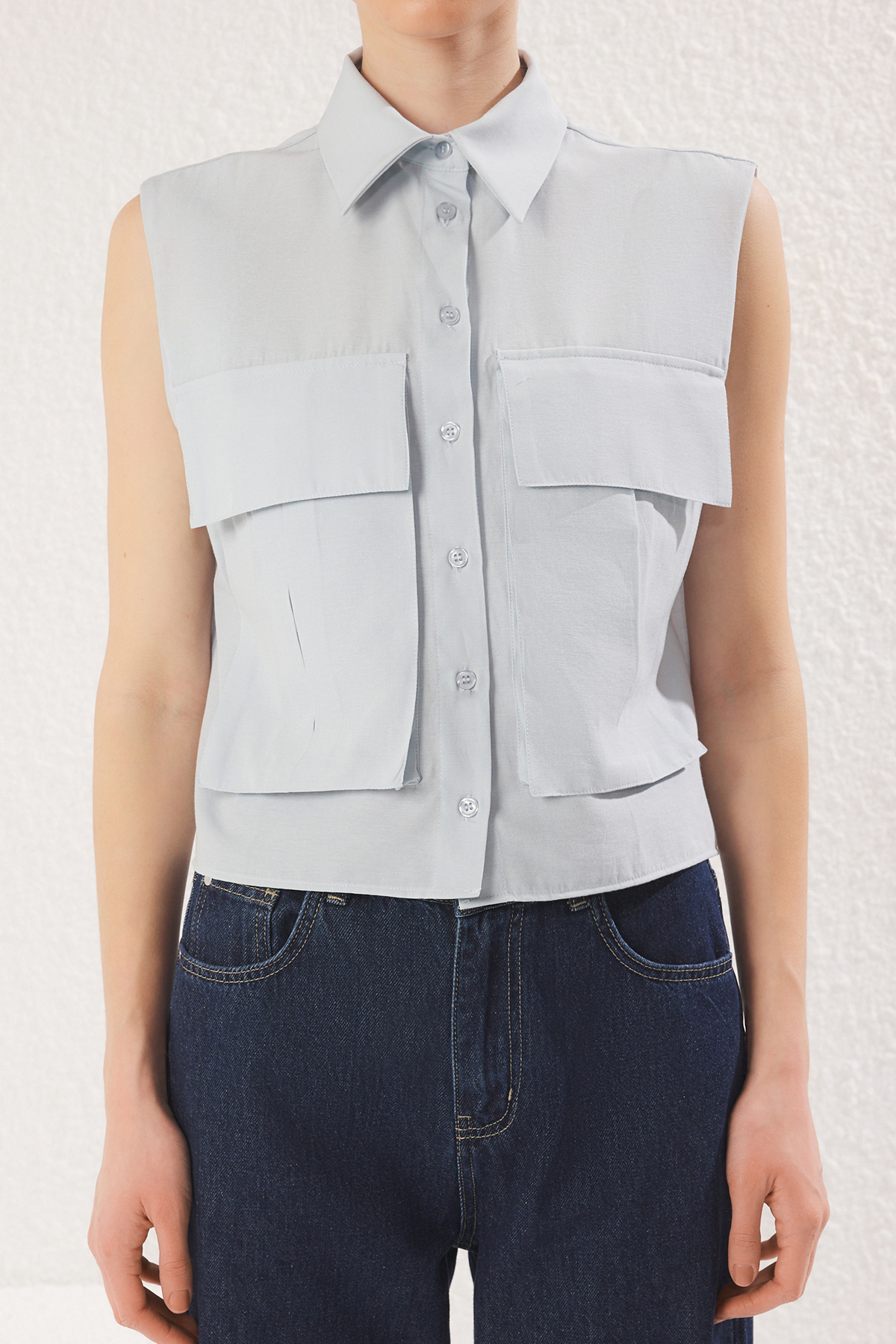 Trendyolmilla  Açık Mavi Utility Cep Detaylı Sıfır Kol Regular kalıp Dokuma Gömlek TWOSS25GO00041 - Görsel 7