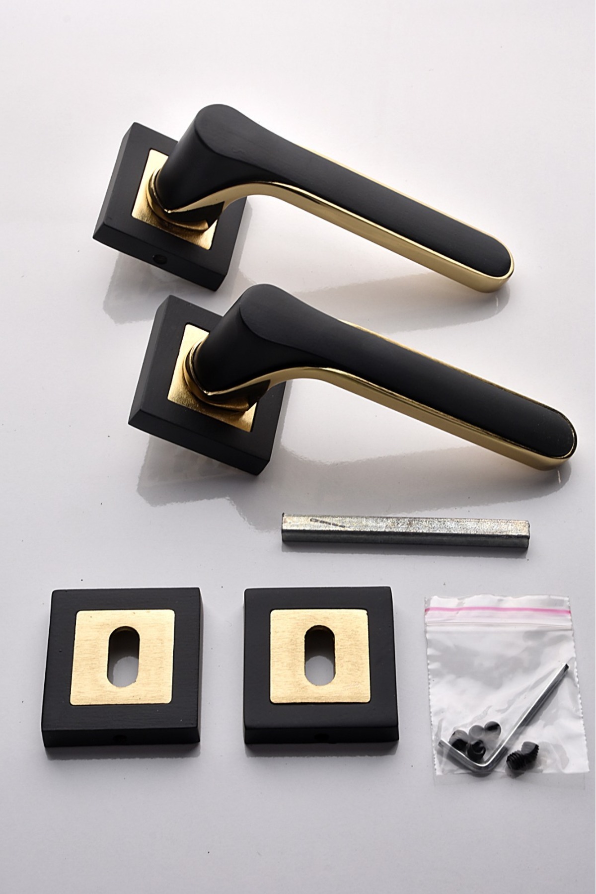 ararsanburada Kare Rozetli Siyah-gold Oda Kapı Kolu 1 Takım (ÖN VE ARKA)