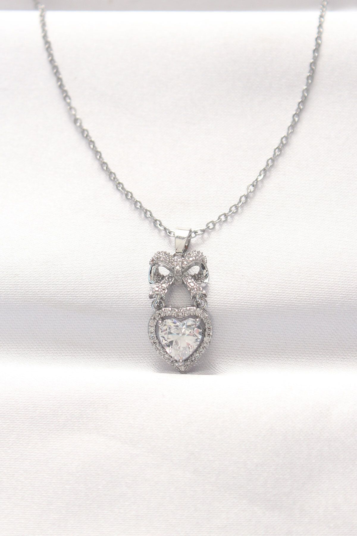 NEZADE STORE 316L Çelik Silver Renk Zirkon Taşlı Kalpli Fiyonk Kolye - Lisinya