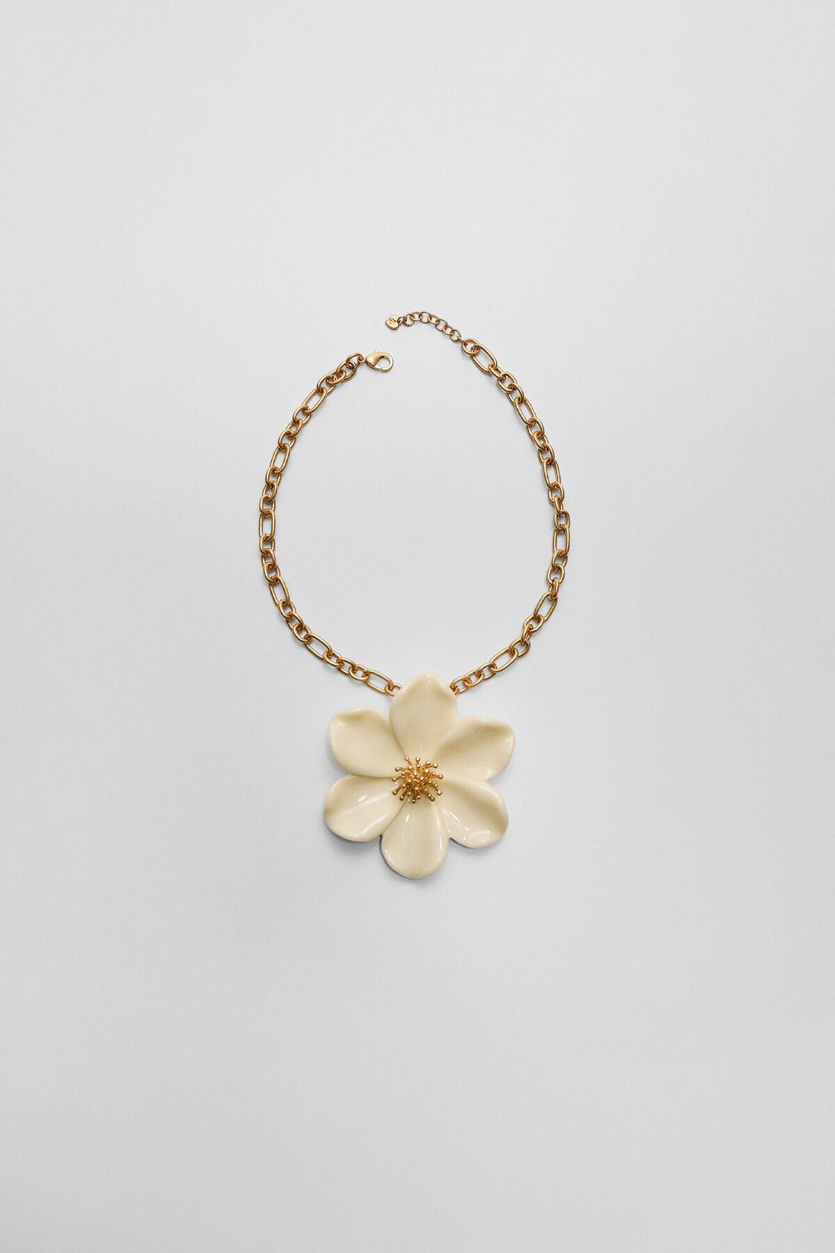 گردنبند بزرگ با طرح گل مراقبت آسان Stradivarius