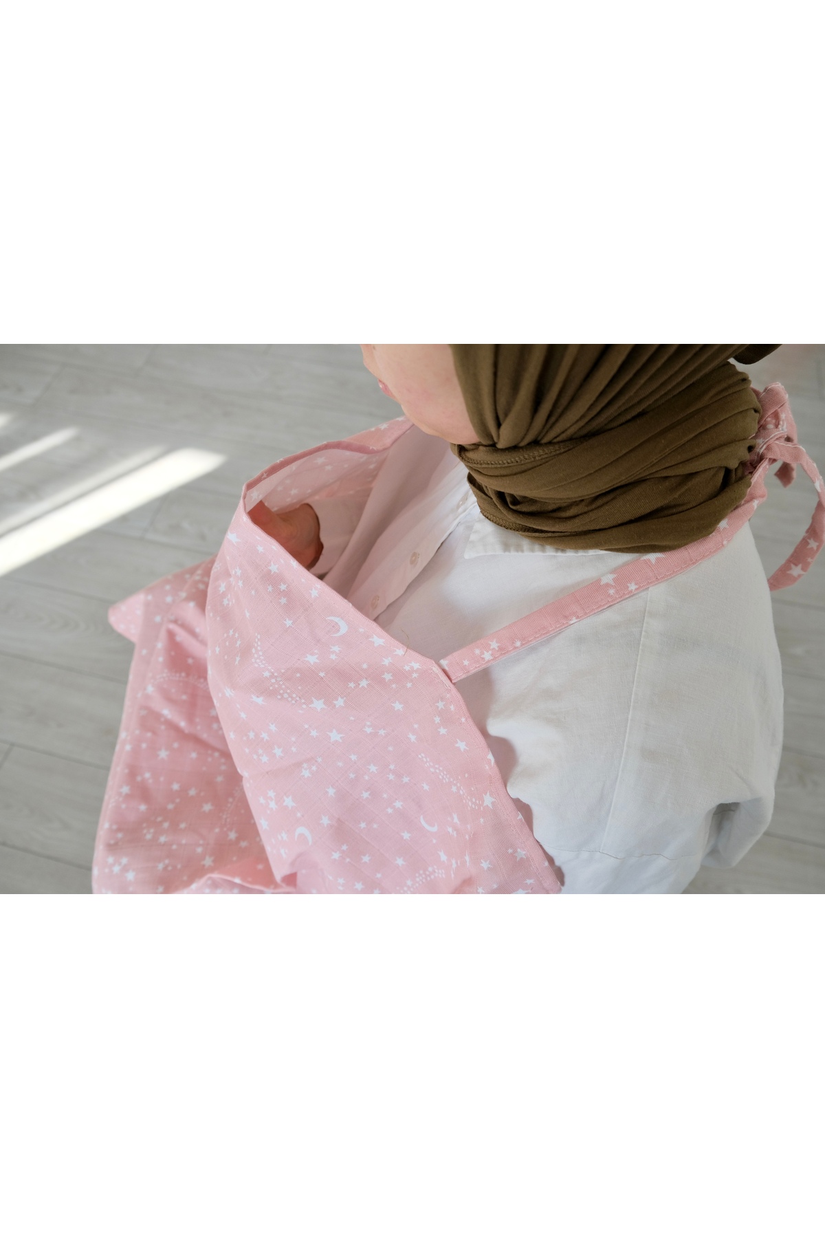 runbaby ( 75x75 cm ) Ayarlanabilir Askılı Doğal Tek Kat Müslin Emzirme Örtüsü - Pembe Yıldız fotoğrafı 2 (önizleme)