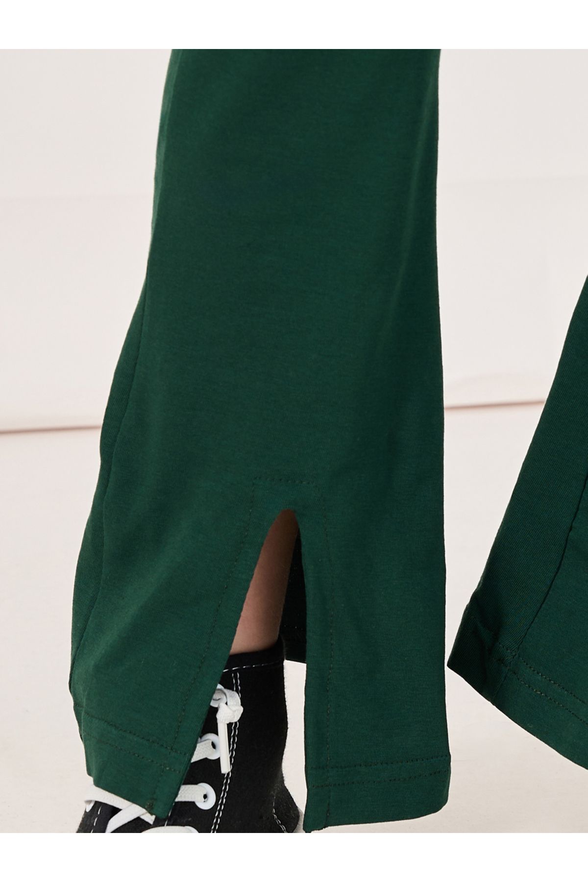 Styli-Front Split Detail Solid Leggings 3