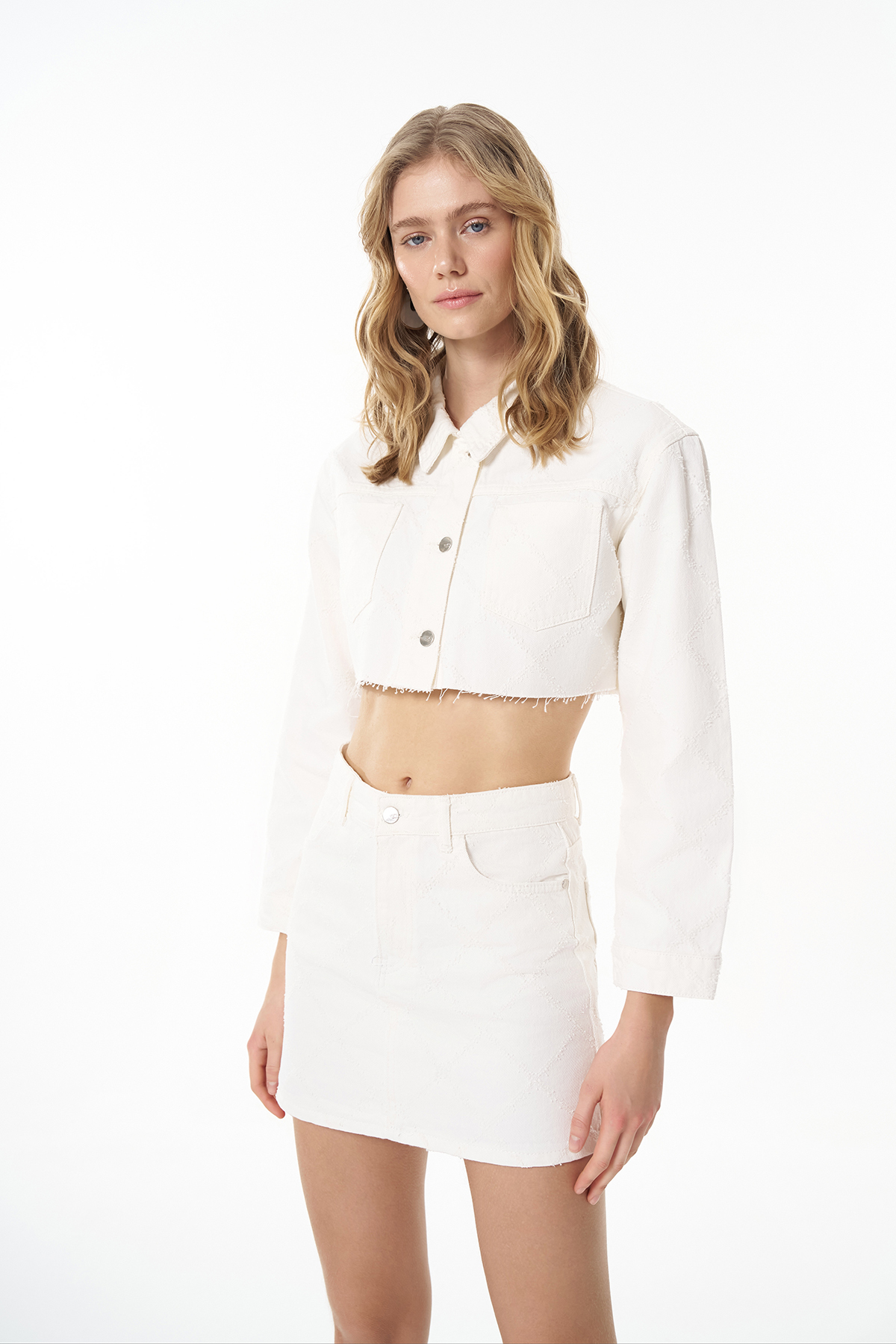 Quzu  Örgü Detaylı Düğmeli Crop Kot Ceket Krem - Görsel 3