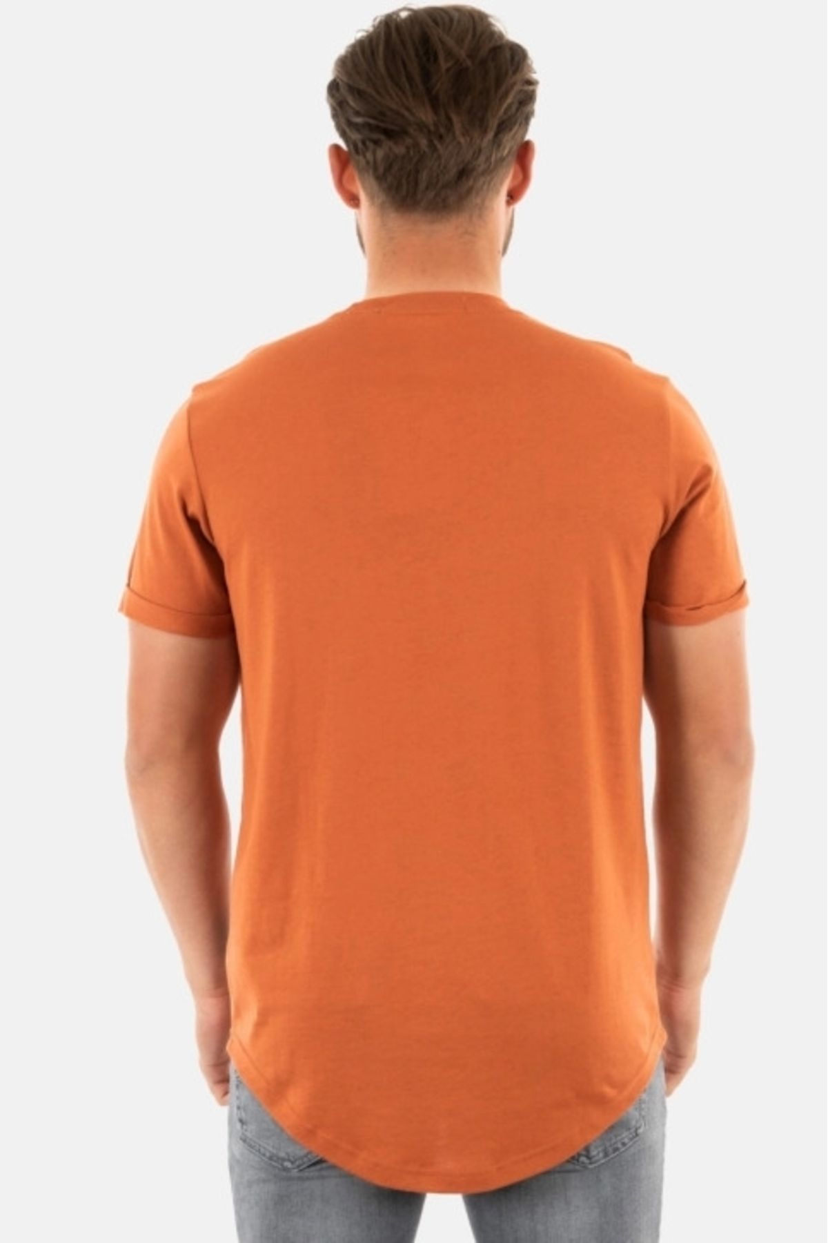 Calvin Klein-Pánske oranžové tričko Calvin Klein Jeans Badge Round Hem Tee GAN Auburn 2