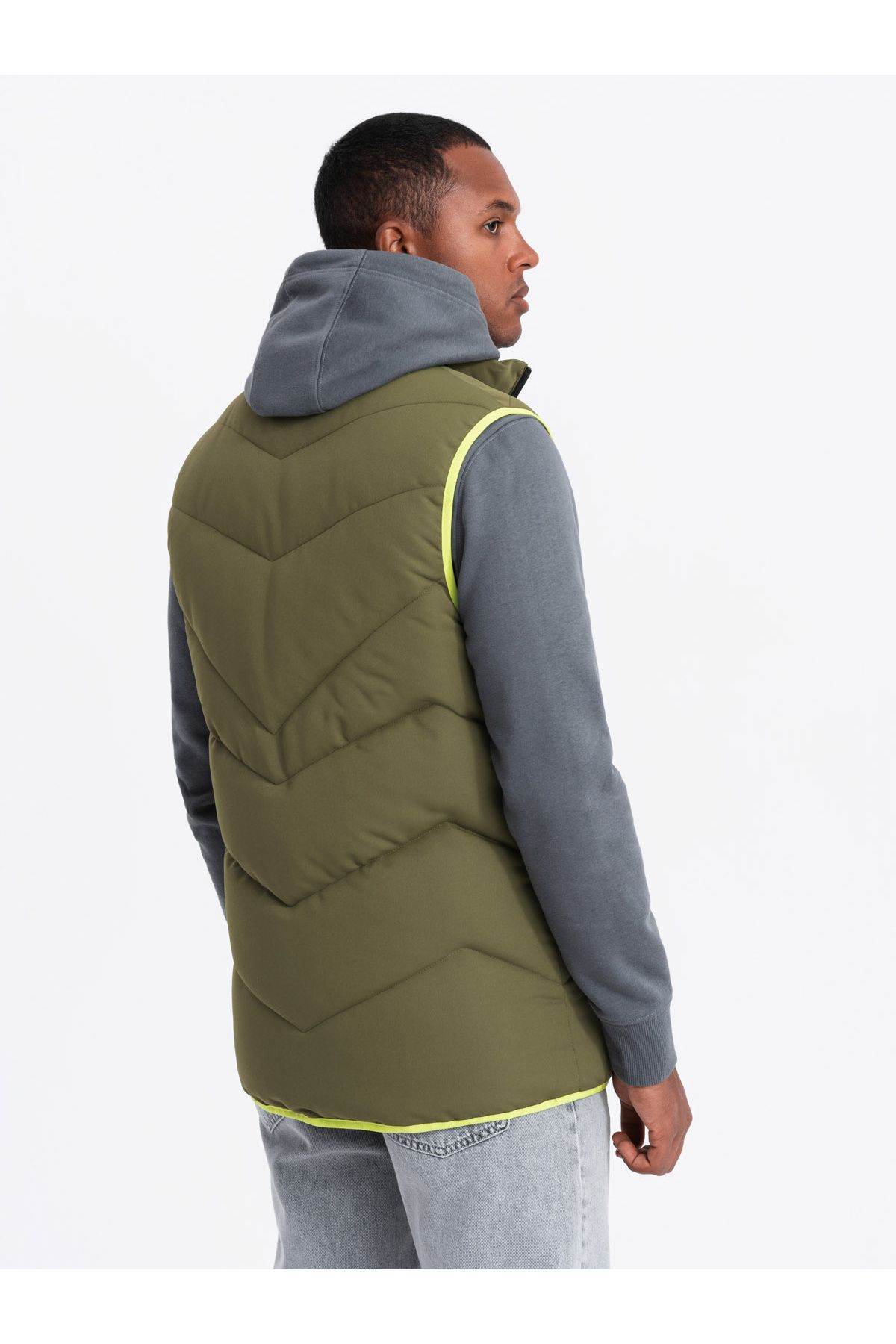 OMBRE-Gesteppte ärmellose Herrenjacke mit Neon-Akzenten - oliv V5 OM-JAVJ-0210 S/M 5