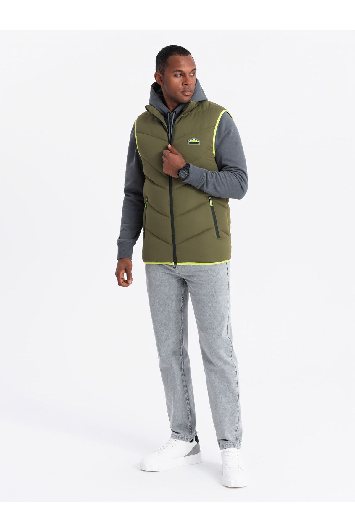 OMBRE-Gesteppte ärmellose Herrenjacke mit Neon-Akzenten - oliv V5 OM-JAVJ-0210 S/M 4