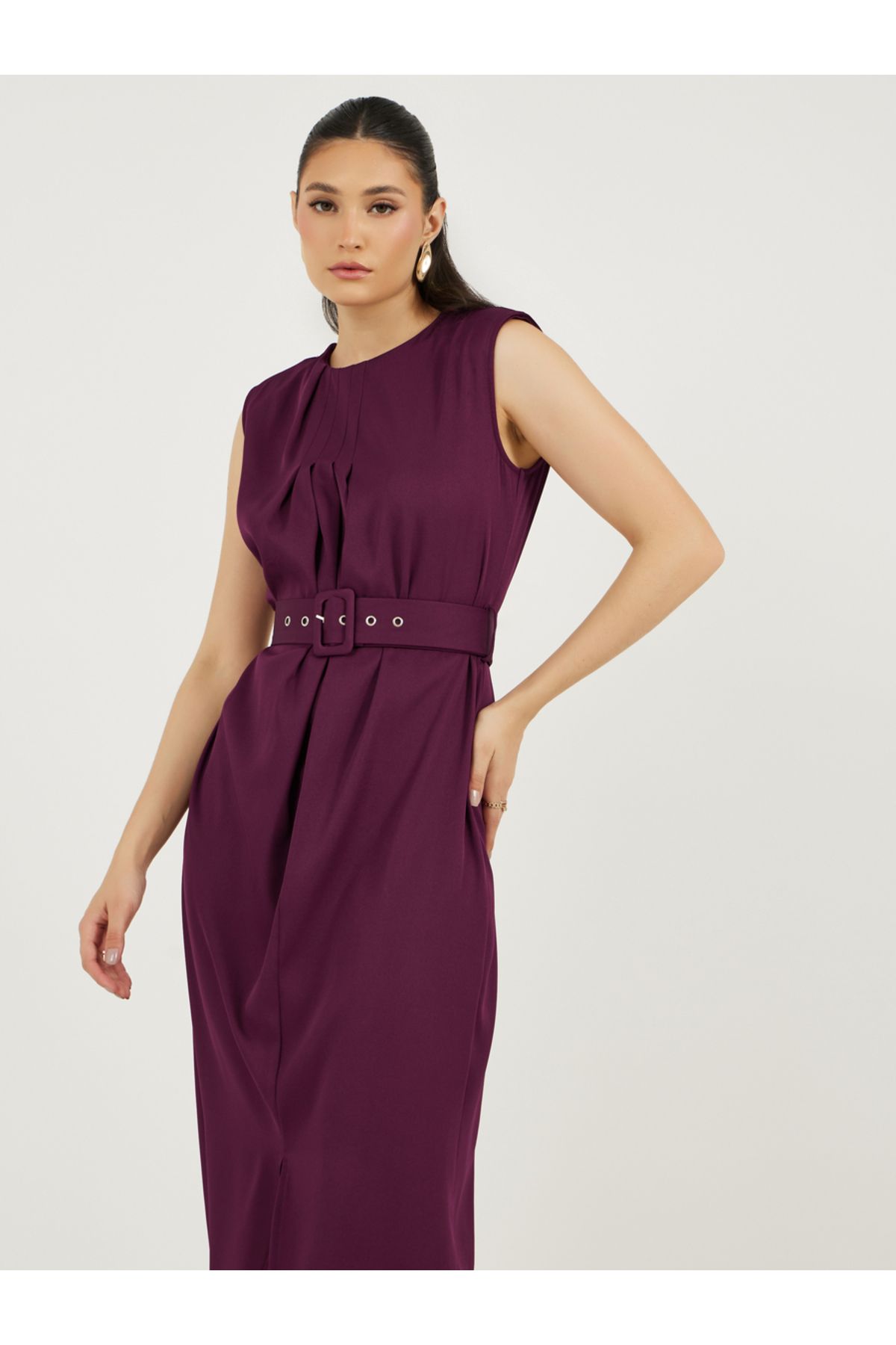 Styli-Pleated Front Sleeveless Shift Maxi Dress with Belt 5