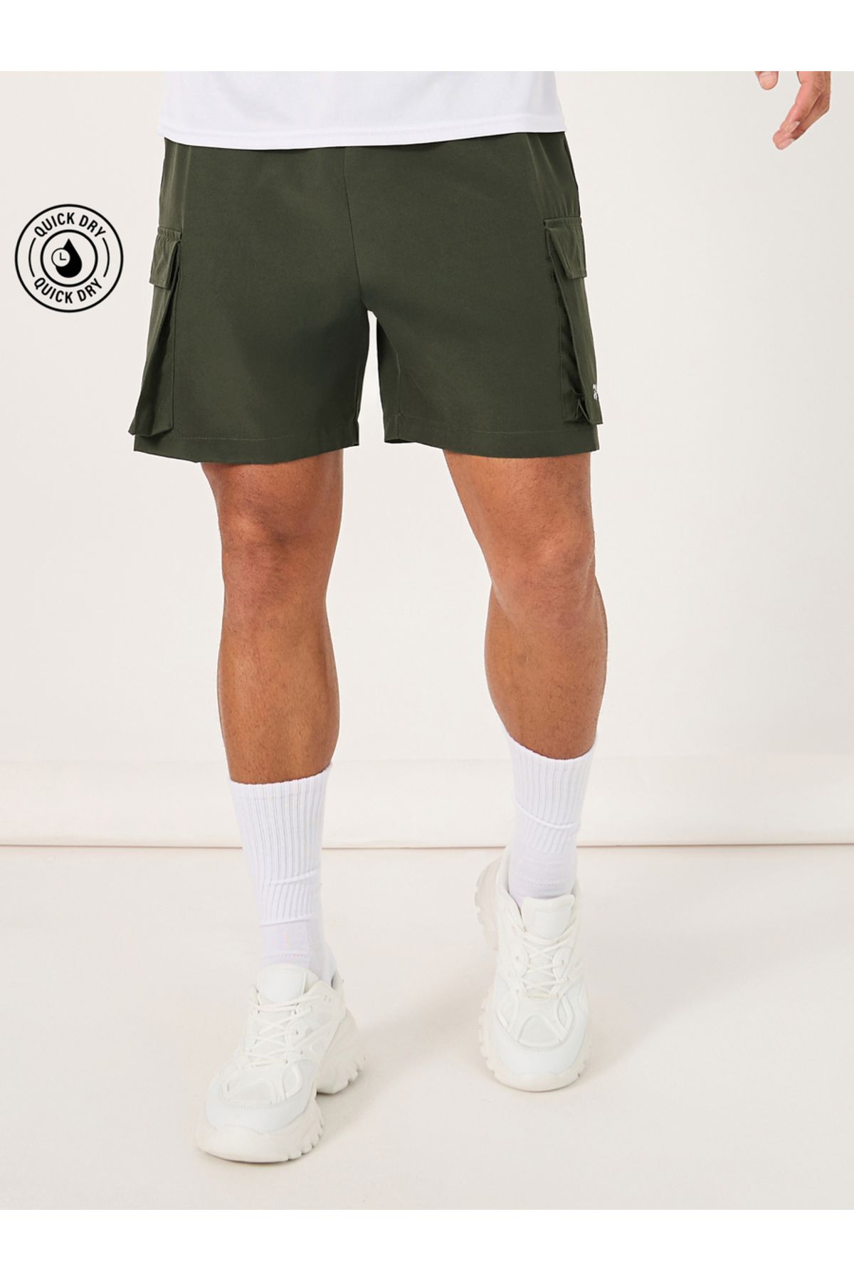 Styli-Regular Fit Woven 7inch Cargo Athleisure Shorts 1