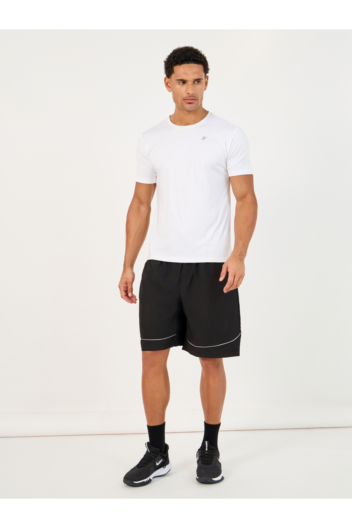 Styli-9inch Quick Dry Woven Shorts with Contrast Piping Detail 2