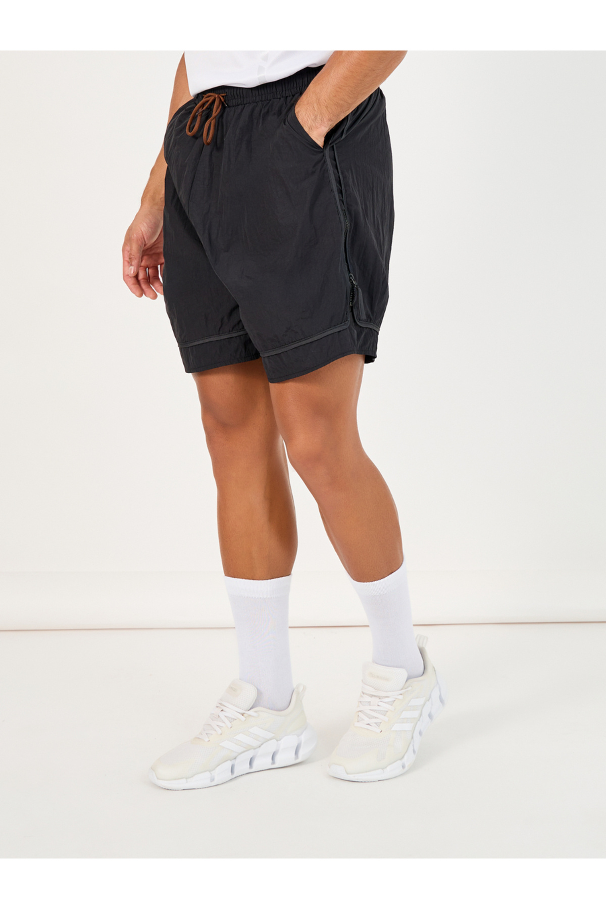 Styli-7inch Quick Dry Woven Shorts with Tape Hem & Zip Detail 3