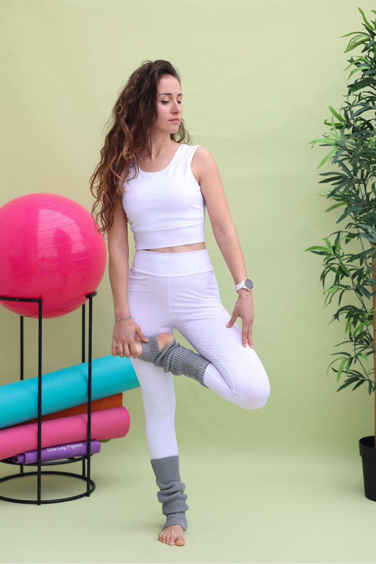 Bheka Concept-Diver Fabric White Push up Effect Double Crop-Leggings Set 1