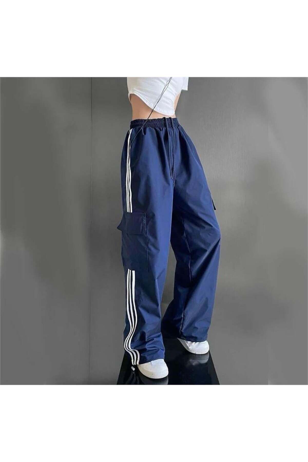 Köstebek Pantaloni Alb Cu Dungi Parașute Bleumarin Cu Buzunare Cargo Femeie - M