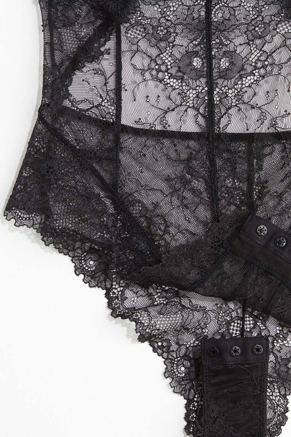 H&M-Flutter-sleeve lace body 2