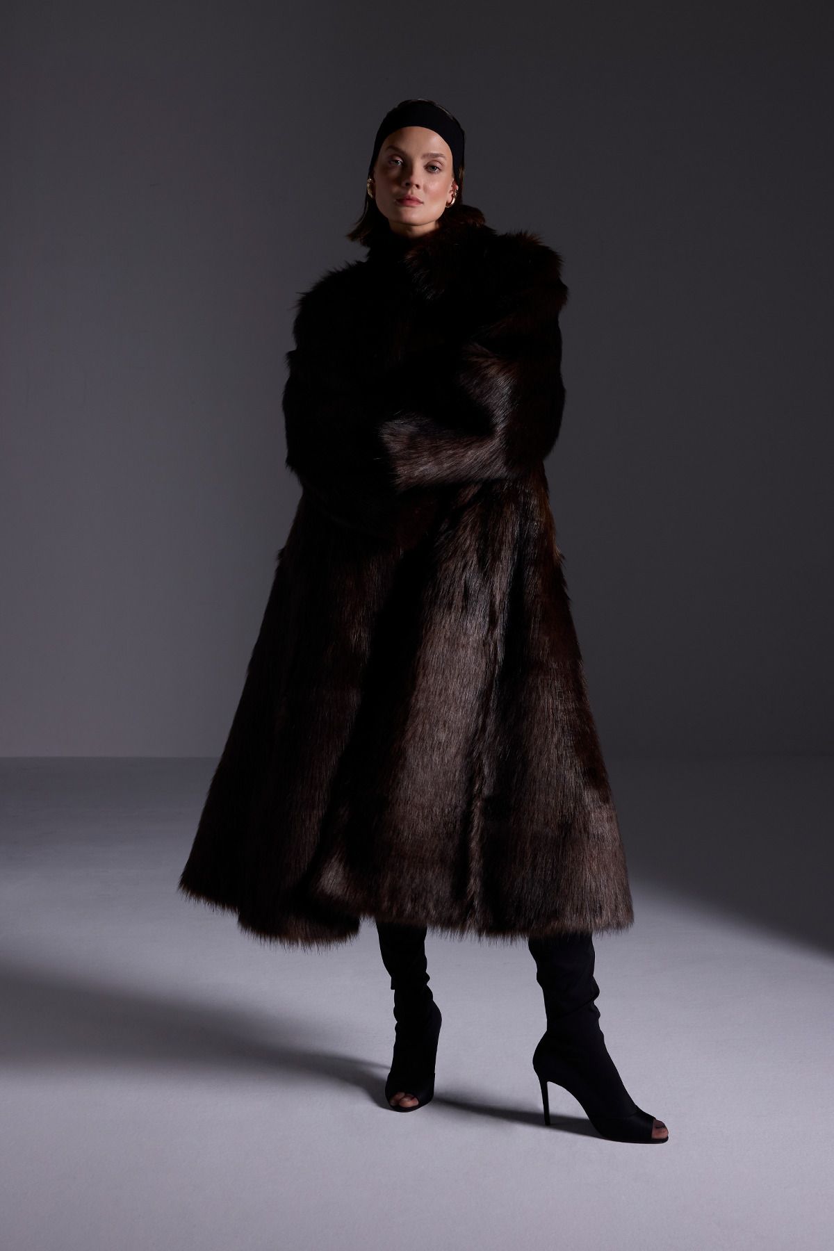 Açelya Okcu-Premium Stand Collar Mob Wife Faux Fur Maxi Women's Coat 3