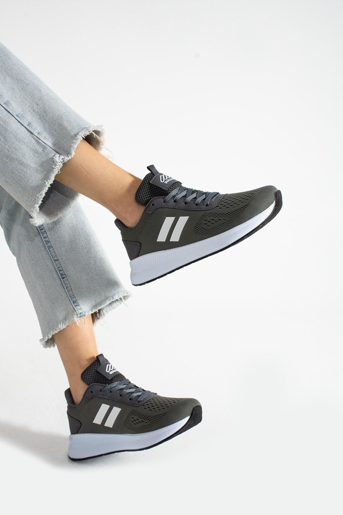 Peta Kadın Sneaker Ayakkabı Hava Alan Konforlu ve Esnek Kullanışlı Hava Alan Ortapedik Spor Ayakkabı
