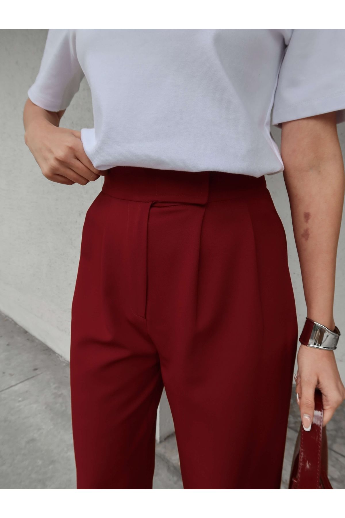 ESRAHELVACI-Pantaloni largi Claret Red Sticky Detail 4