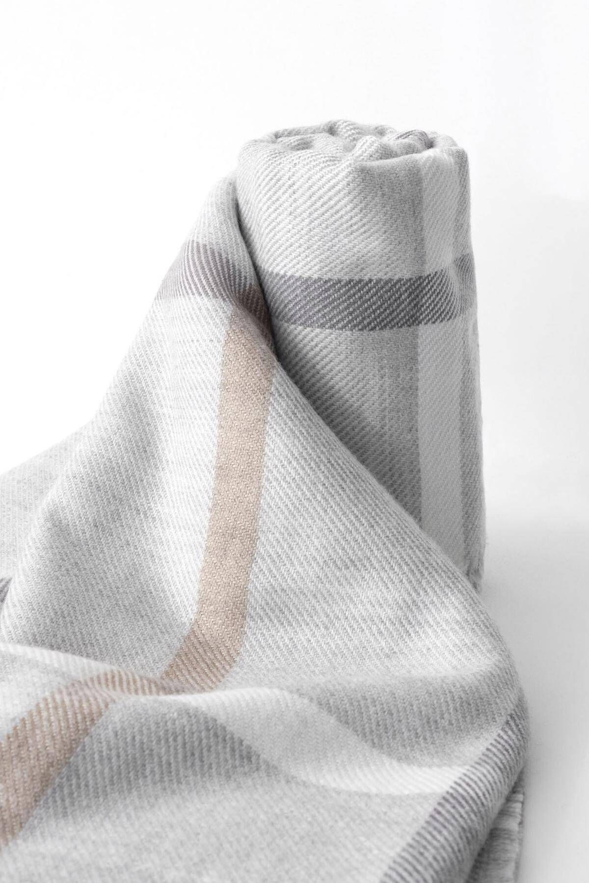 Addax-Double Sided Shawl - Shawl03-A3 Model 5