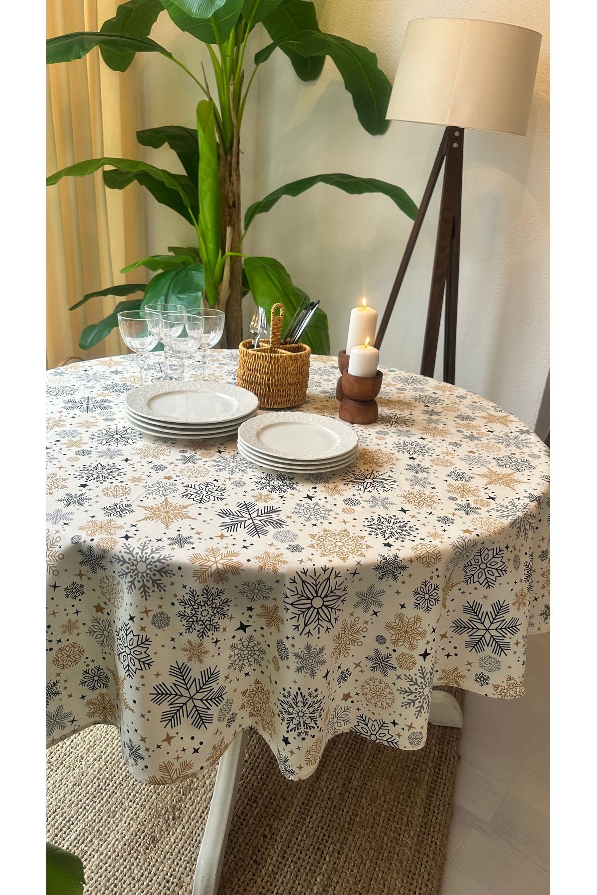 Decamor home-Stain Resistant Snowflake Patterned Black Ecru Round Tablecloth 1