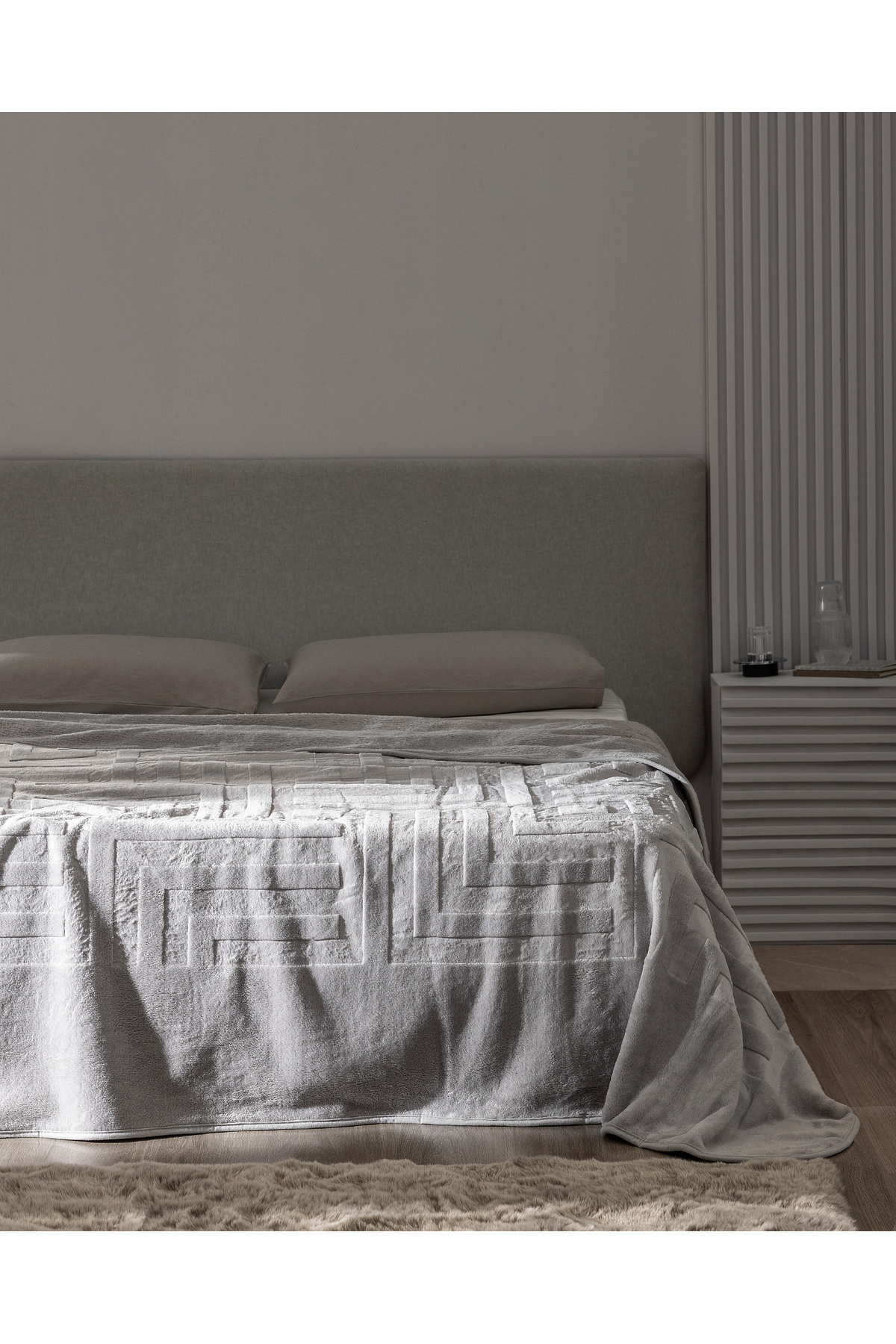 Madame Coco Clementine Vizon Emboss Çift Kişilik Battaniye - Gri