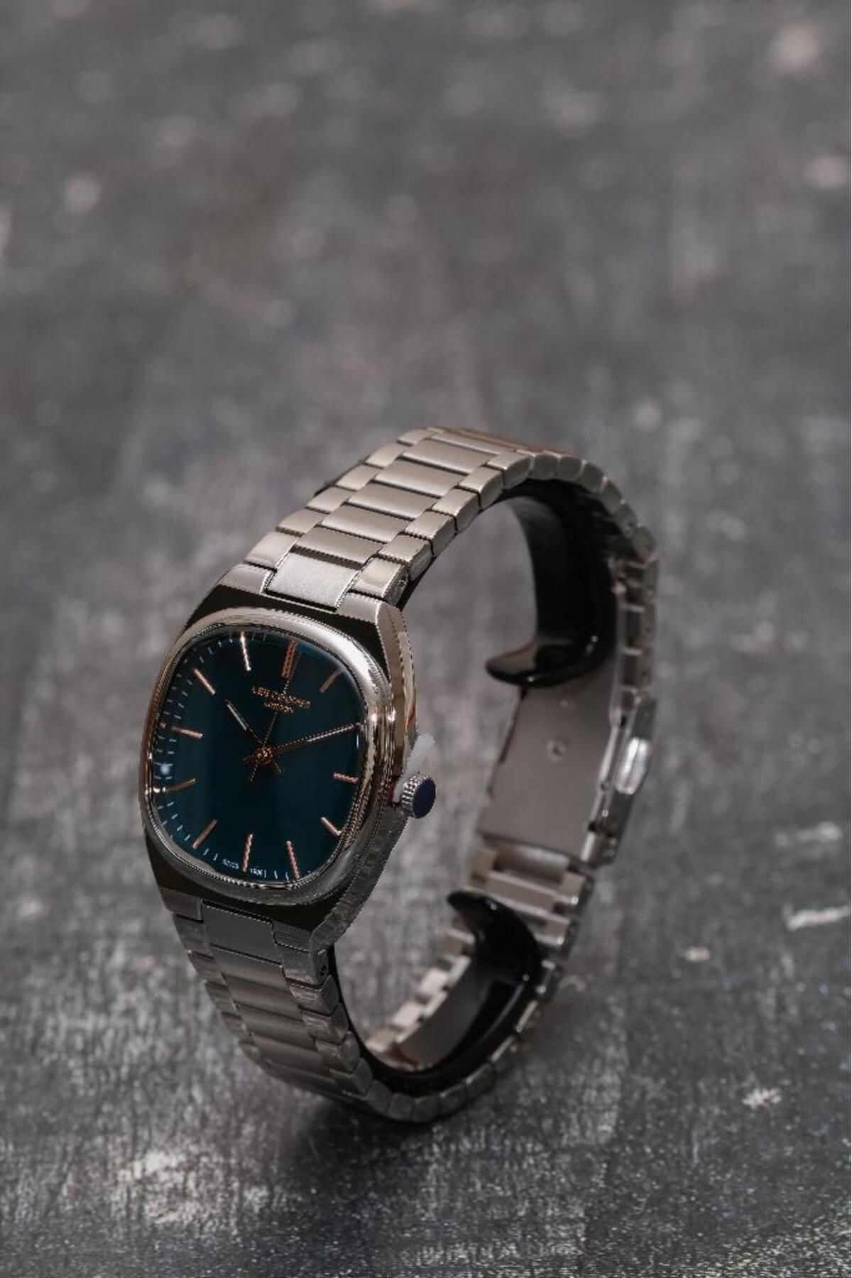 Lee Cooper-LC07939 كم نسائي بتصميم ريترو مربع الشكل مقاوم للماء 3 ATM مع خيارات ألوان مختلفة 1