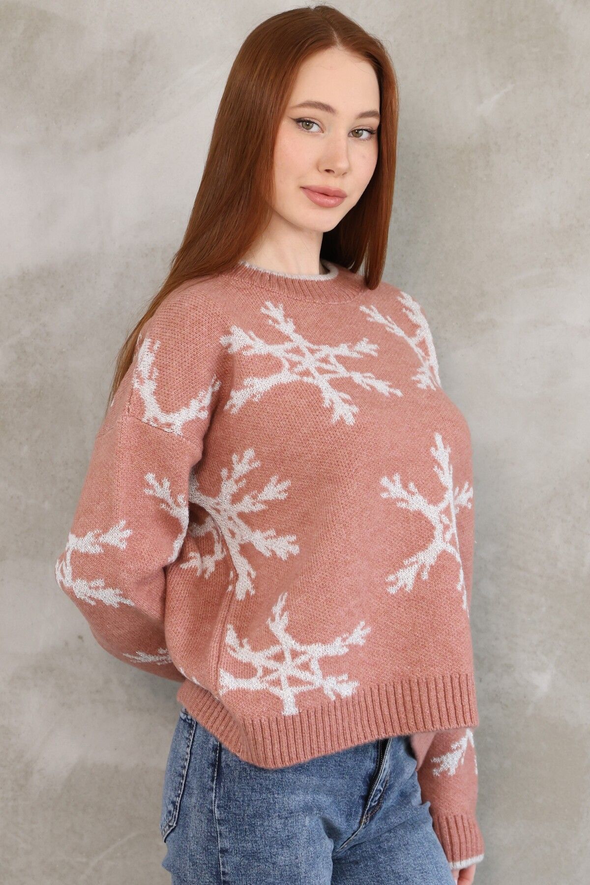 VEGENZE-Women's Dusty Rose Snow Pattern Silvery Crew Neck Knitwear Sweater 3