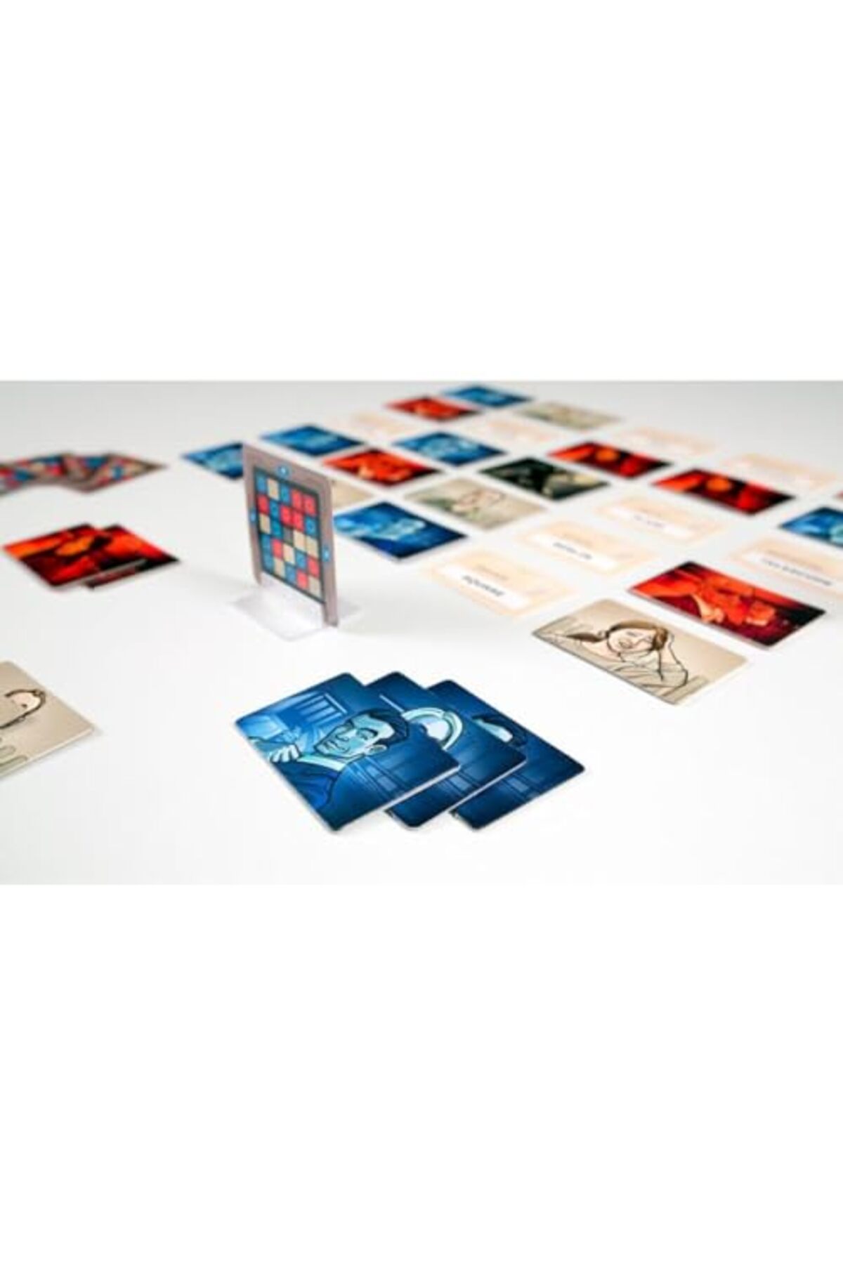 بازی رومیزی کدنامز، سرگرمی خانوادگی پرشتاب، بازی کارتی آموزشی برای کودکان، نوجوانان و بزرگسالان