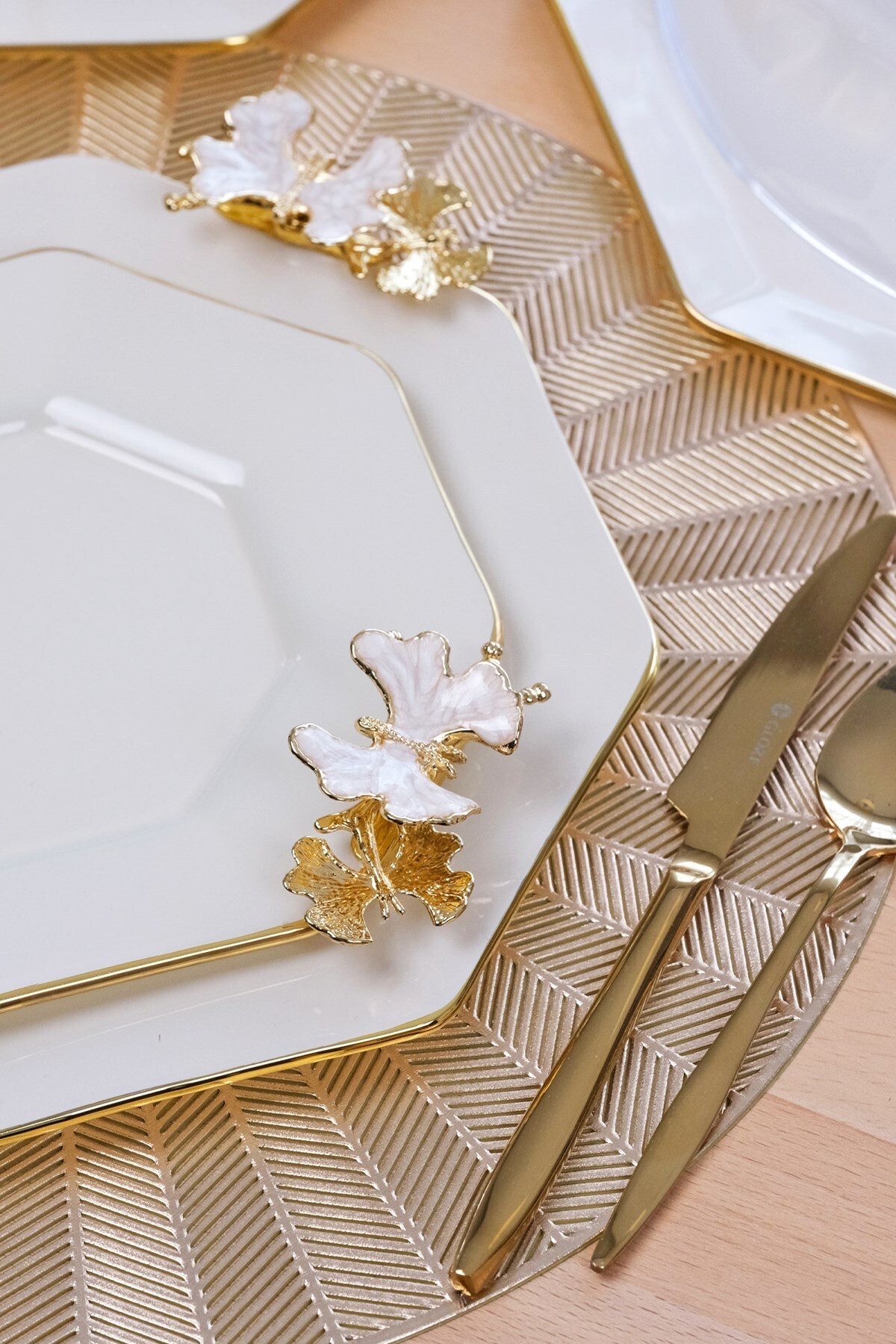 Glore Dolmabahçe Sekizgen Krem Altın Yaldızlı 6 Kişilik 34 Parça