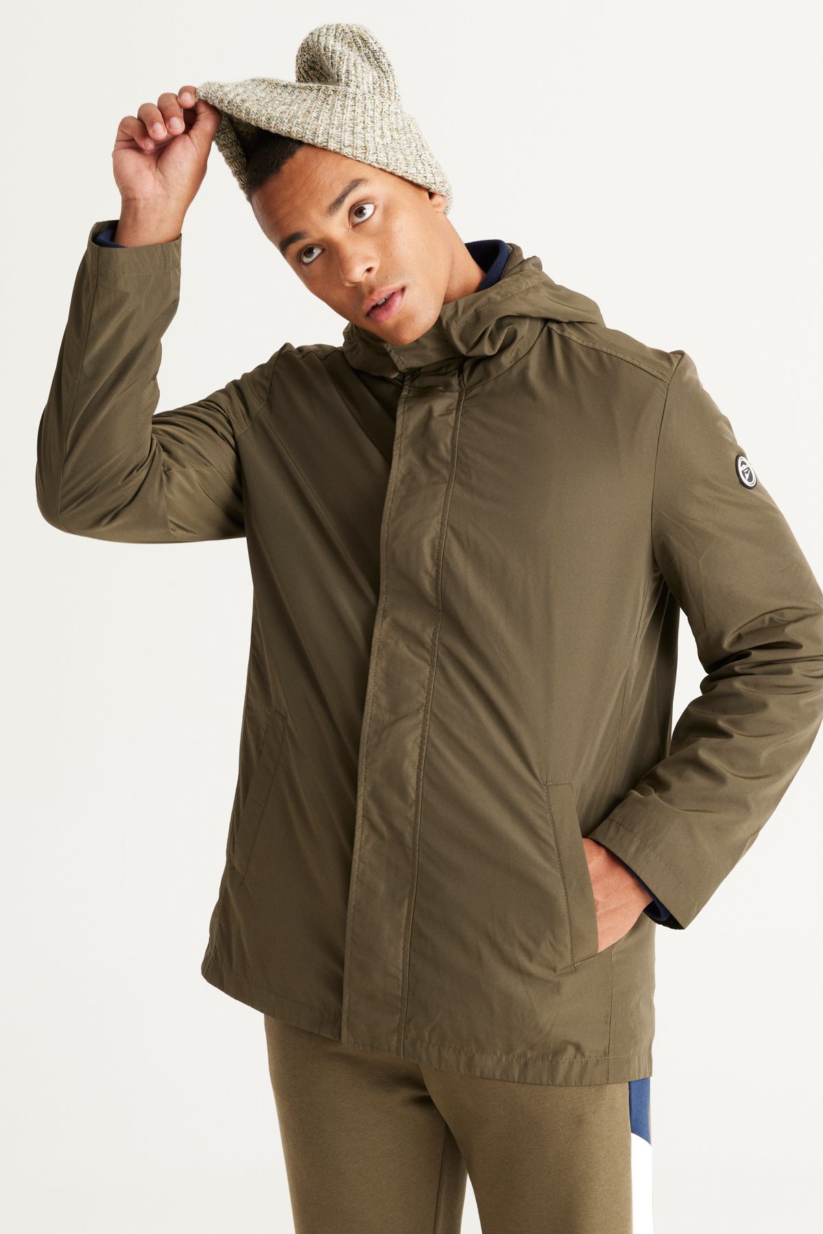 AC&Co / Altınyıldız Classics-Herren Khaki Standard Fit Regular Cut Winddichte Trenchjacke mit Stehkragen und Kapuze 6