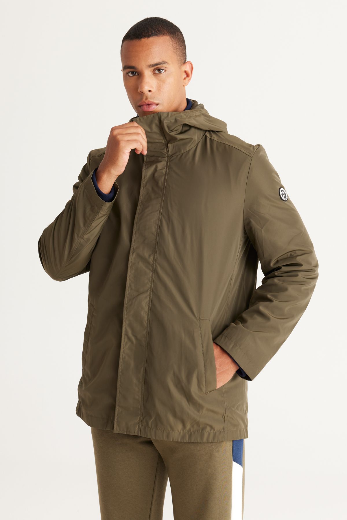 AC&Co / Altınyıldız Classics-Herren Khaki Standard Fit Regular Cut Winddichte Trenchjacke mit Stehkragen und Kapuze 7