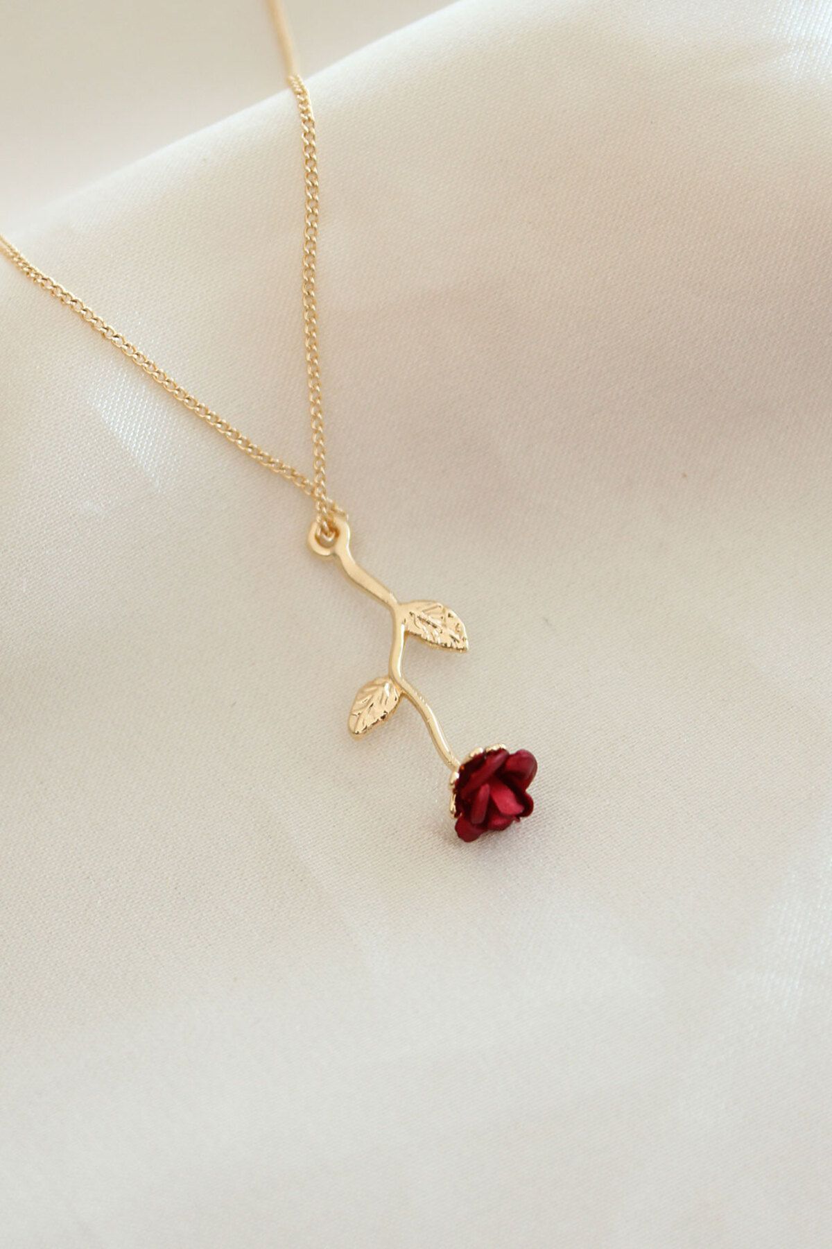 KfksStore Kırmızı Gül Figürlü Kolye