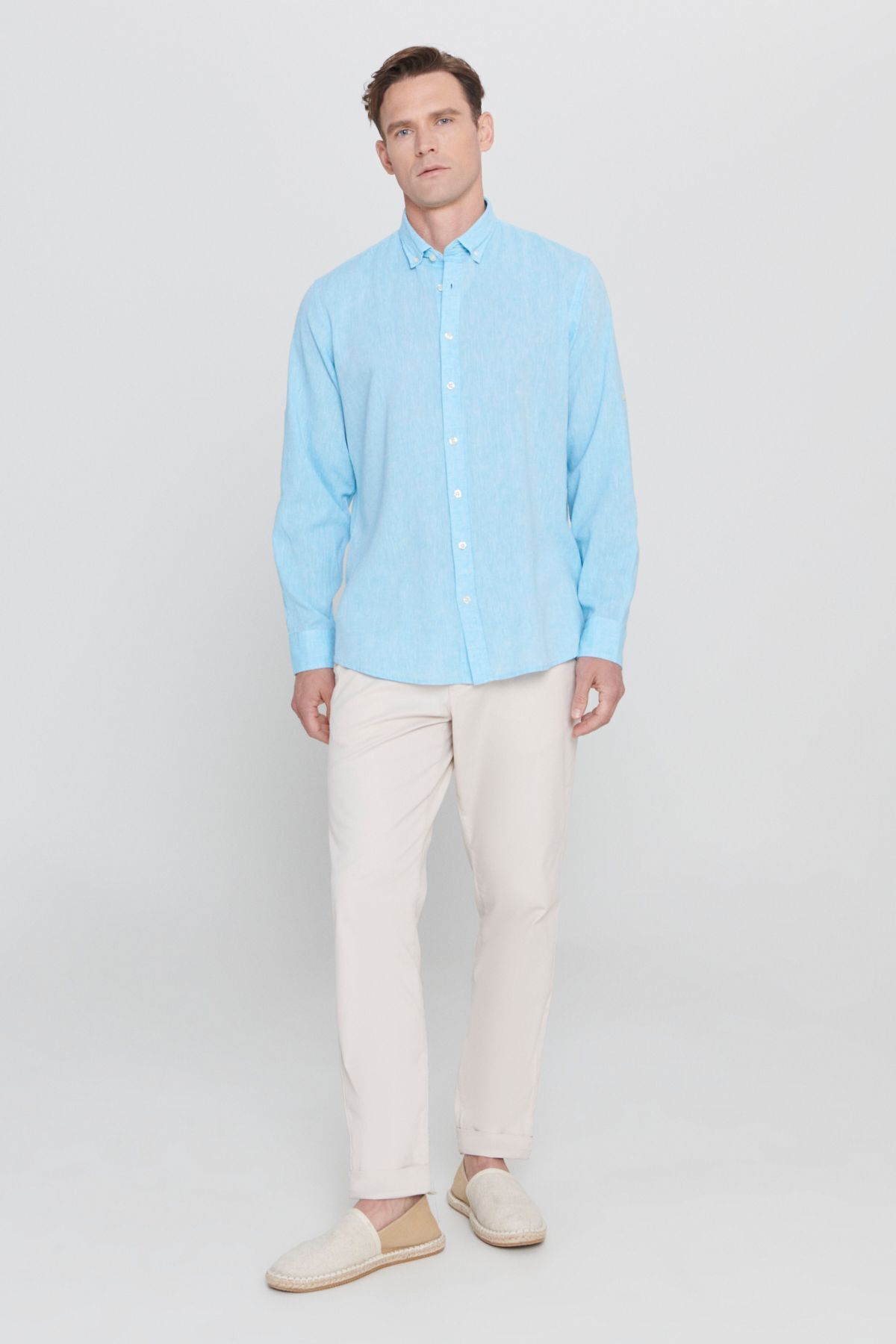 AC&Co / Altınyıldız Classics-Türkises Leinenhemd für Herren - Relaxed Fit, geknöpfter Kragen, Comfort Fit 2