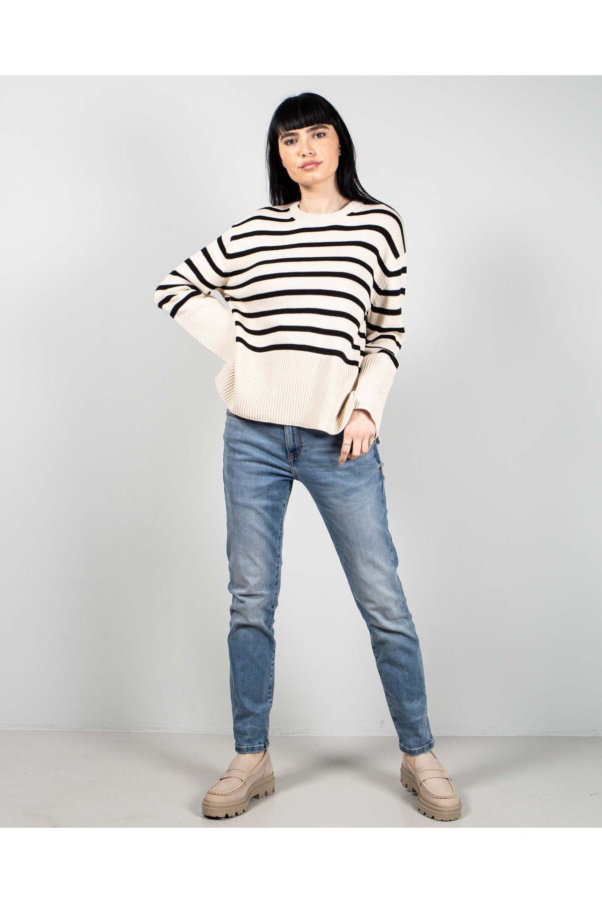 Miniprix-Knitted cotton sweater with side slits 25MKF02055 3