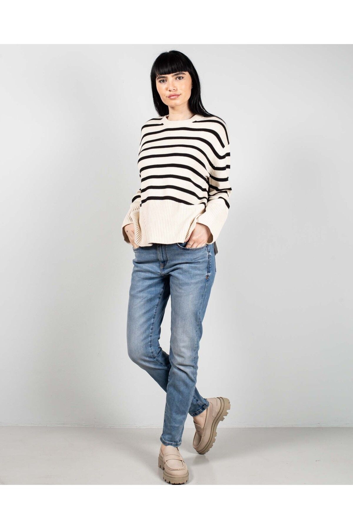 Miniprix-Knitted cotton sweater with side slits 25MKF02055 2