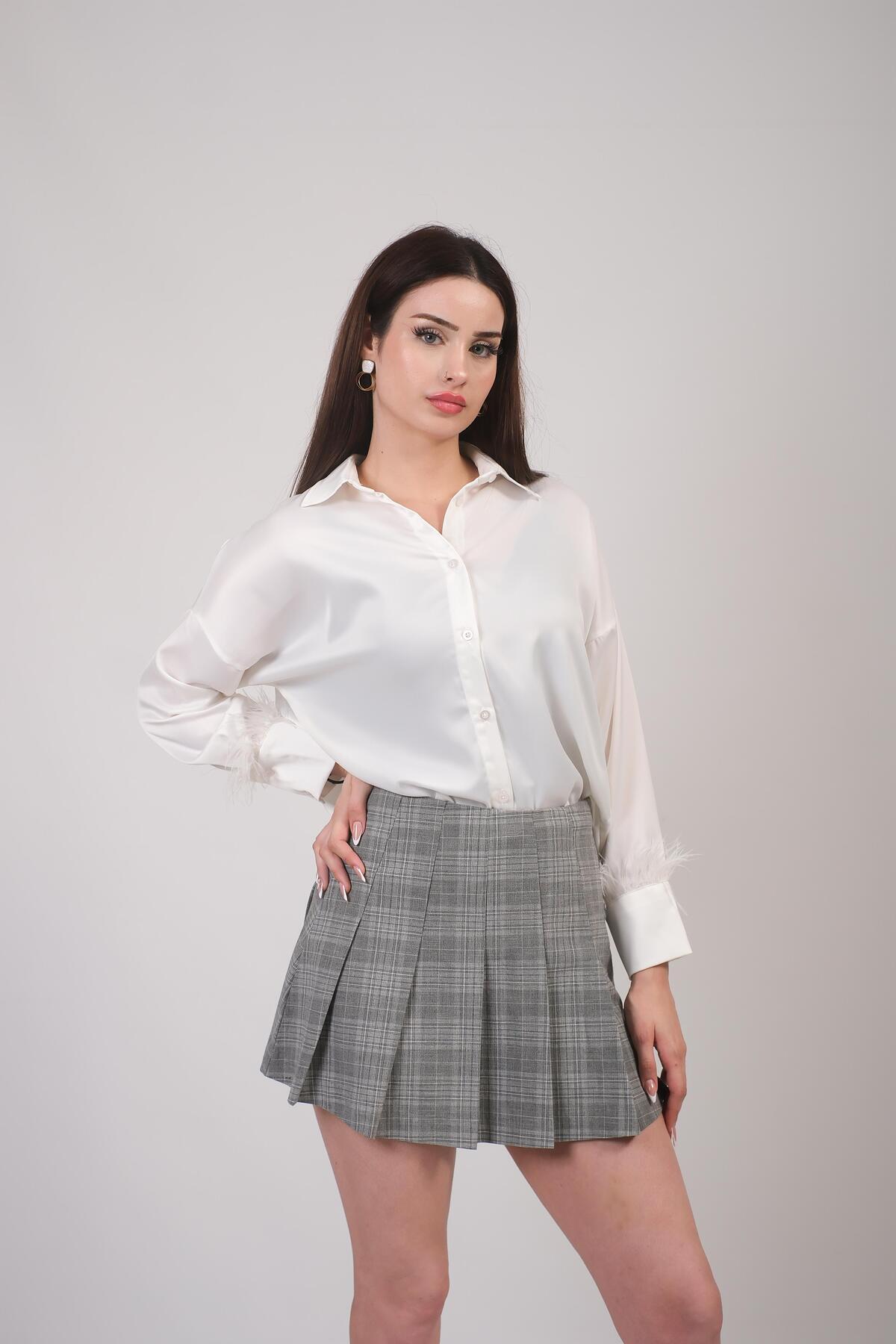 Oversize Model Kolu Tüy Detay Beyaz Saten Gömlek