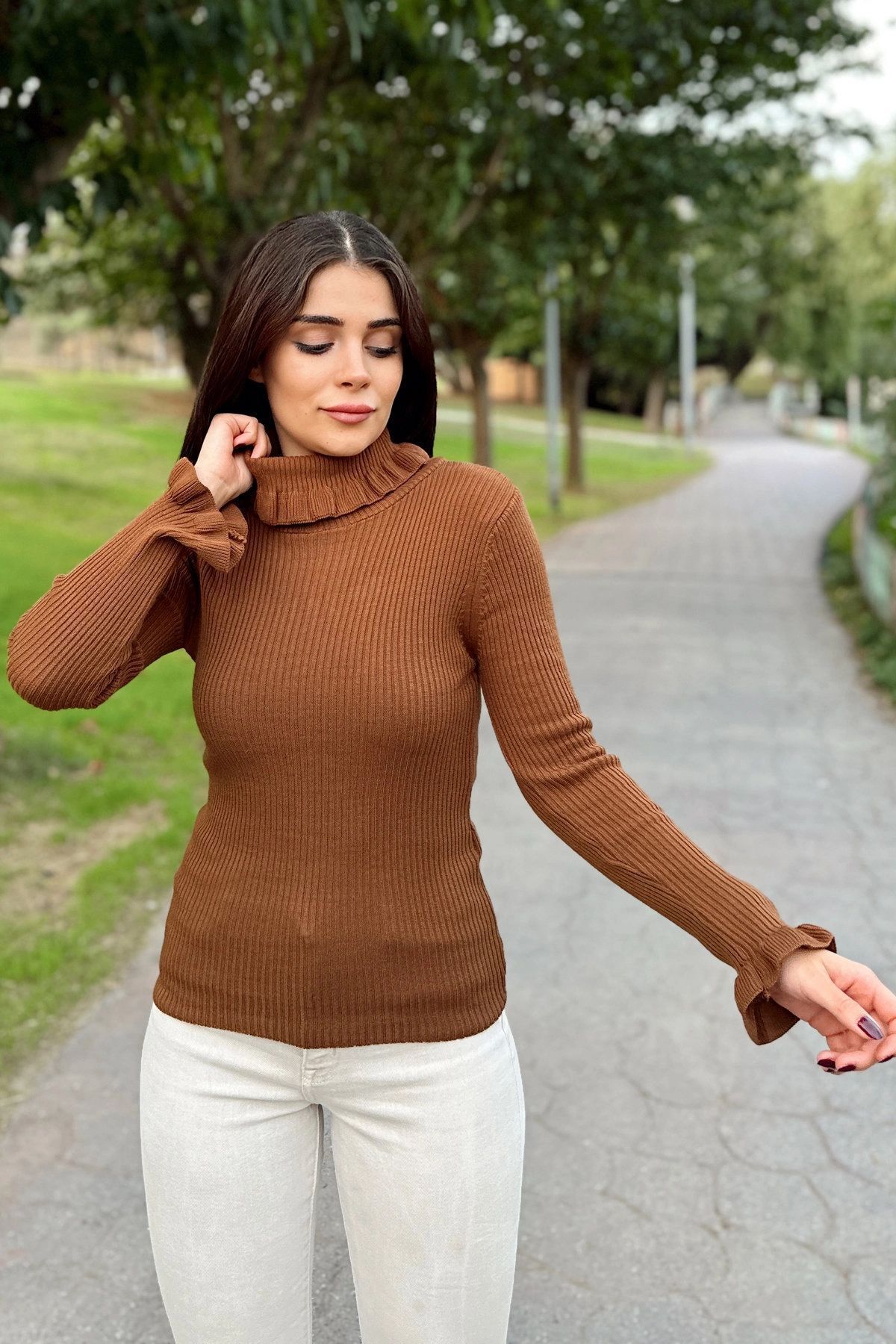 NEW LAVİVA Kadın Kahve Fırfırlı Boğazlı Yaka, Uzun Kol, Vucüda Oturan Esnek Kumaş, Düz Desen, Triko Bluz