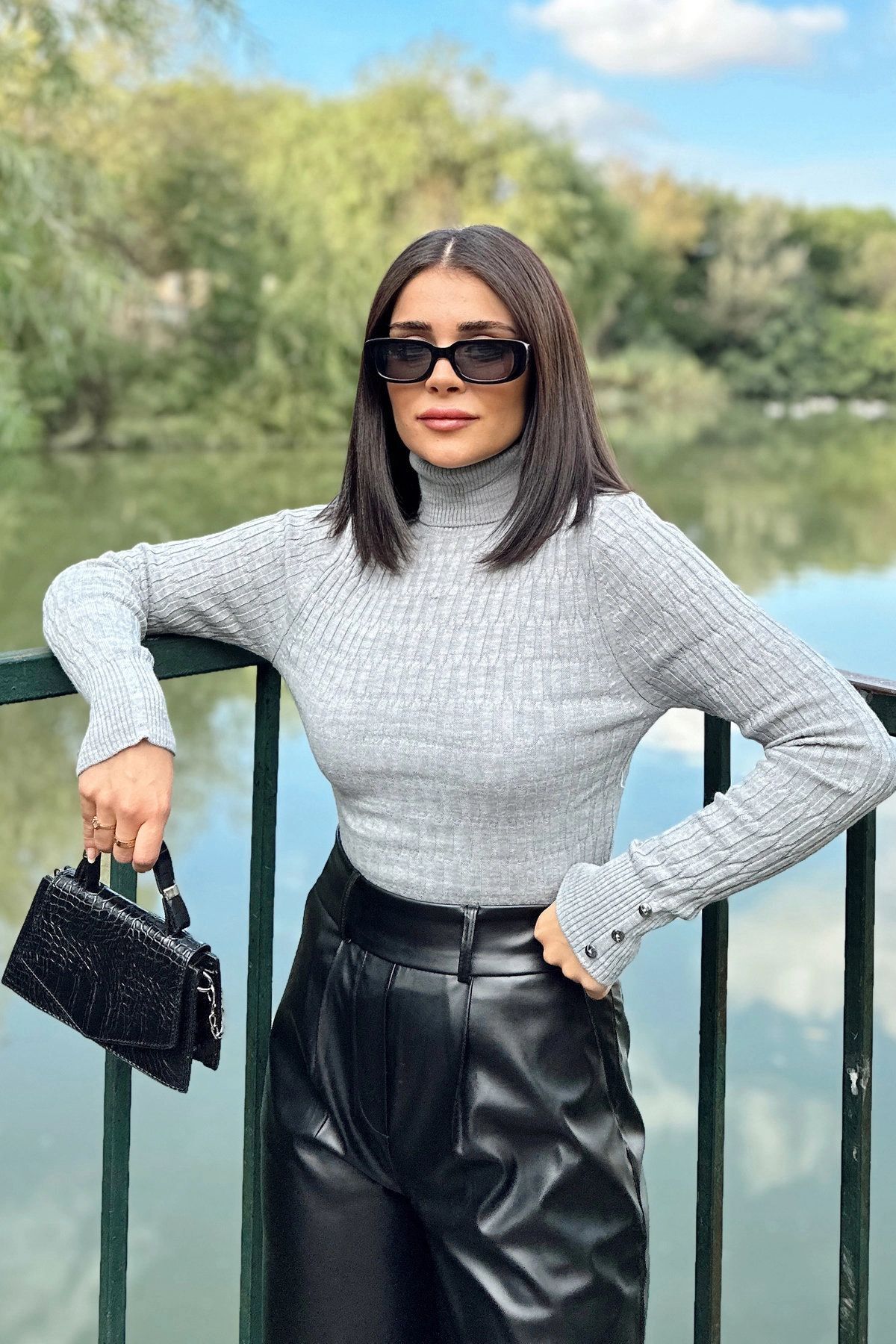 NEW LAVİVA Kadın Gri Boğazlı Yaka, Uzun Kol, Vucüda Oturan Esnek Kumaş, Düğme Manşet, Örgü Desen, Triko Bluz