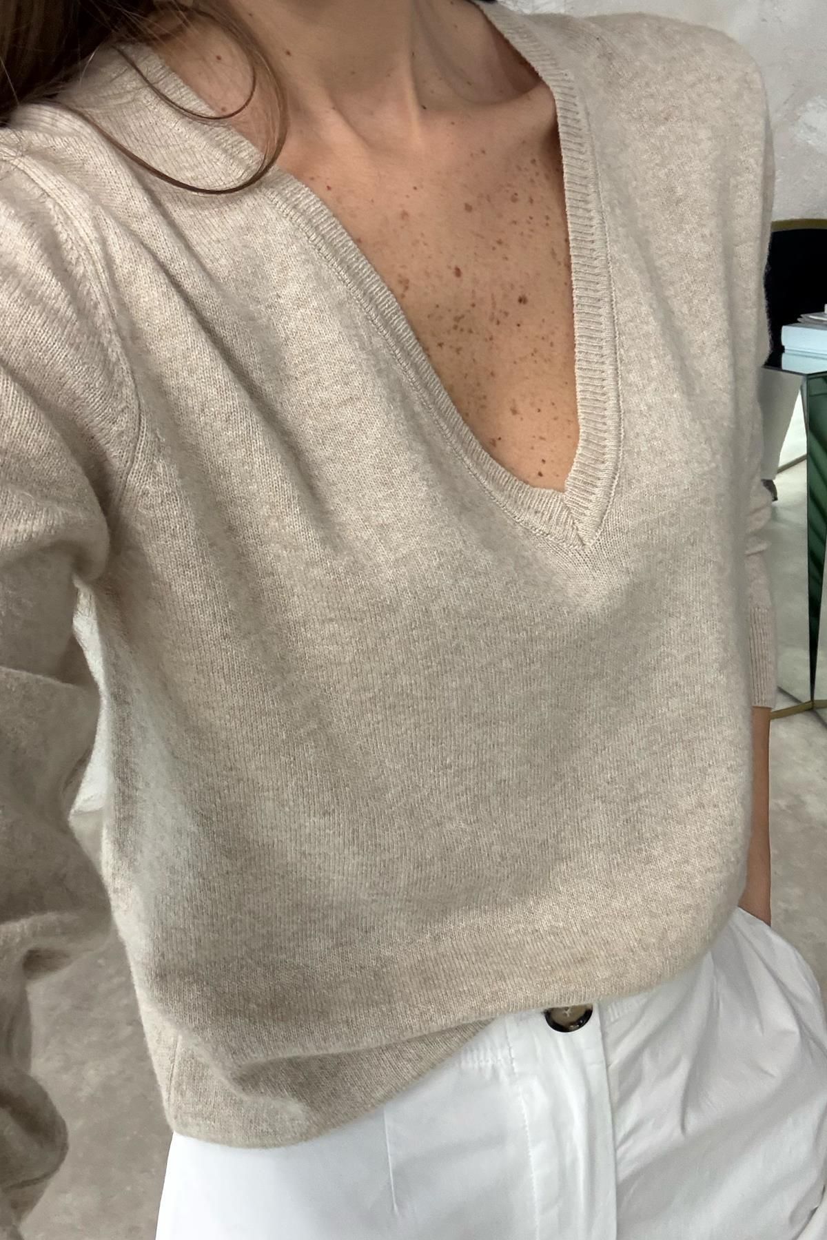 5in1Canpolat-Beige V-Neck Cashmere Sweater 5