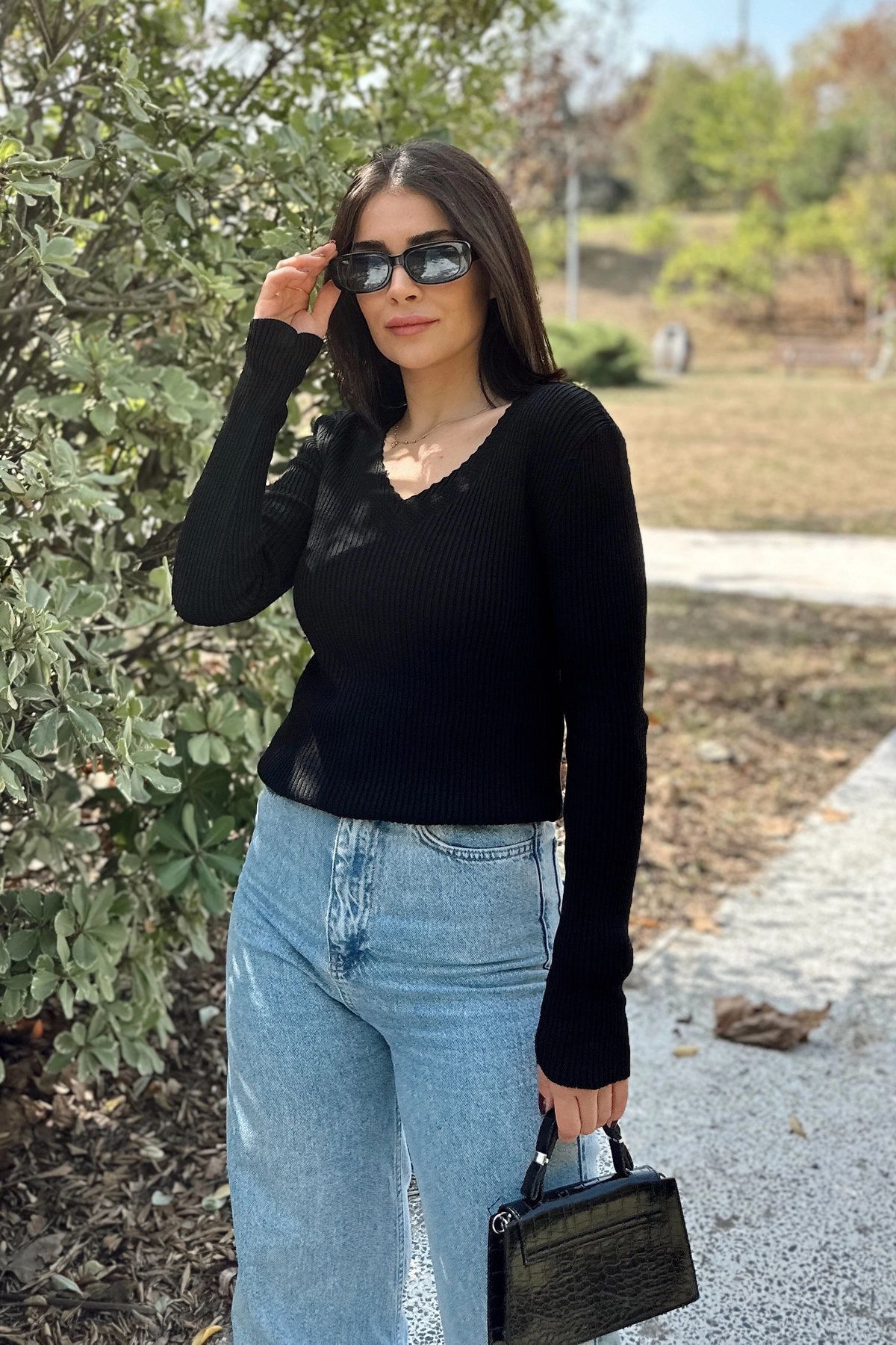 NEW LAVİVA Kadın Siyah V Yaka, Uzun Kol, Vucüda Oturan Kalıp, Esnek Kumaş, Düz Desen, Triko Bluz