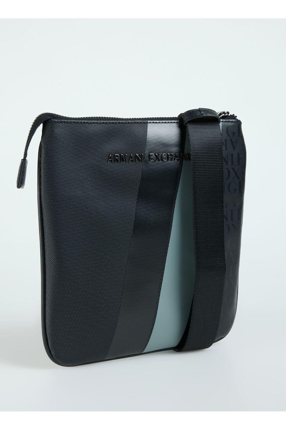 کیف پیام رسان مردانه سیاه سفید پوست 21X22X3 سانتی متر پستی XM000164 Armani Exchange