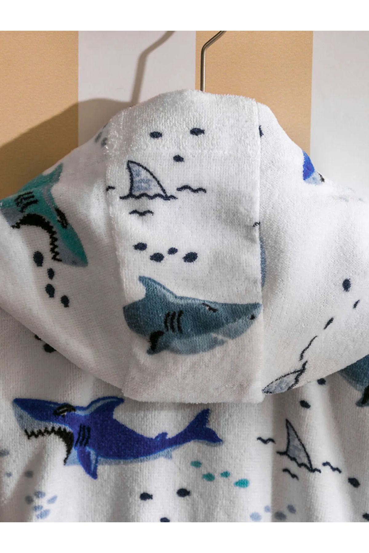 LC Waikiki-Lcw Home Mixed Shark Printed Cotton Boy's Bathrobe 4