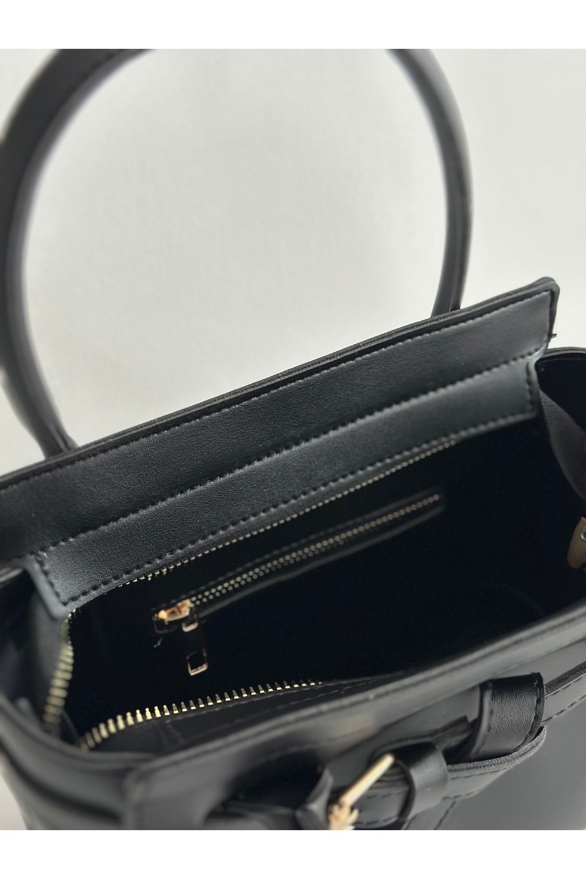 Boutiquehaki-Lottie Hand and Shoulder Bag 4