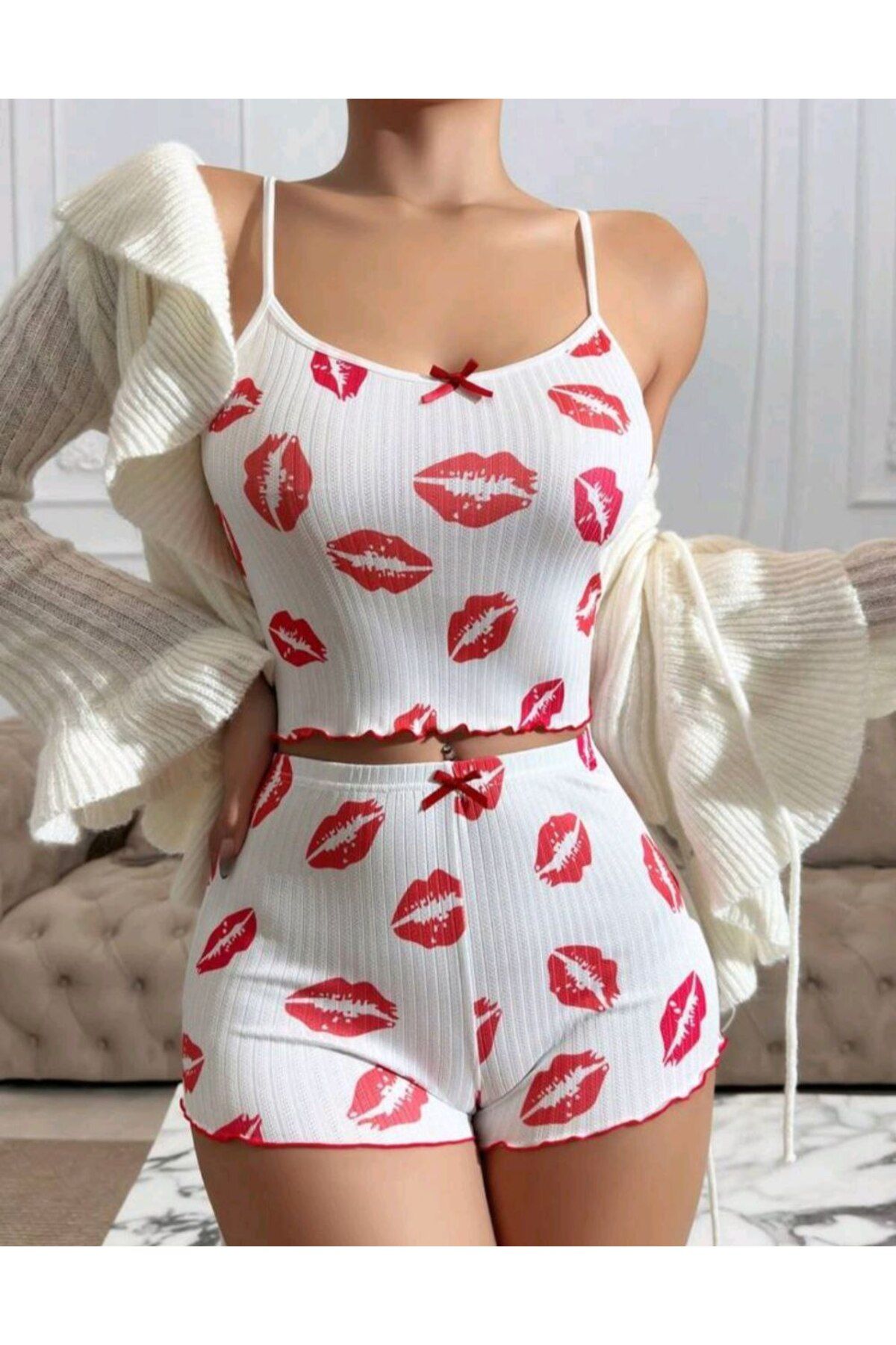 Hepta Collection-Women's White Lip Patterned Nightgown Set 1