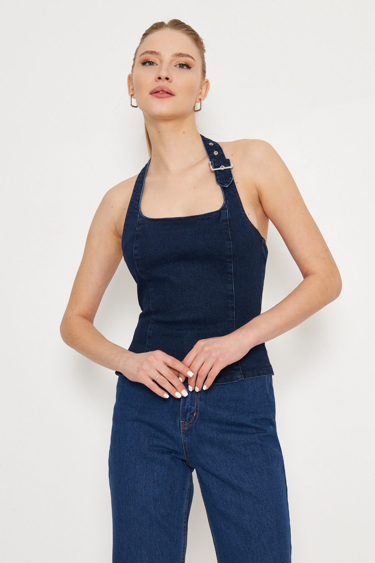 Trendyolmilla  Koyu Mavi Kemer Toka Detaylı Halter Yaka Denim Bluz TWOSS25BZ00065